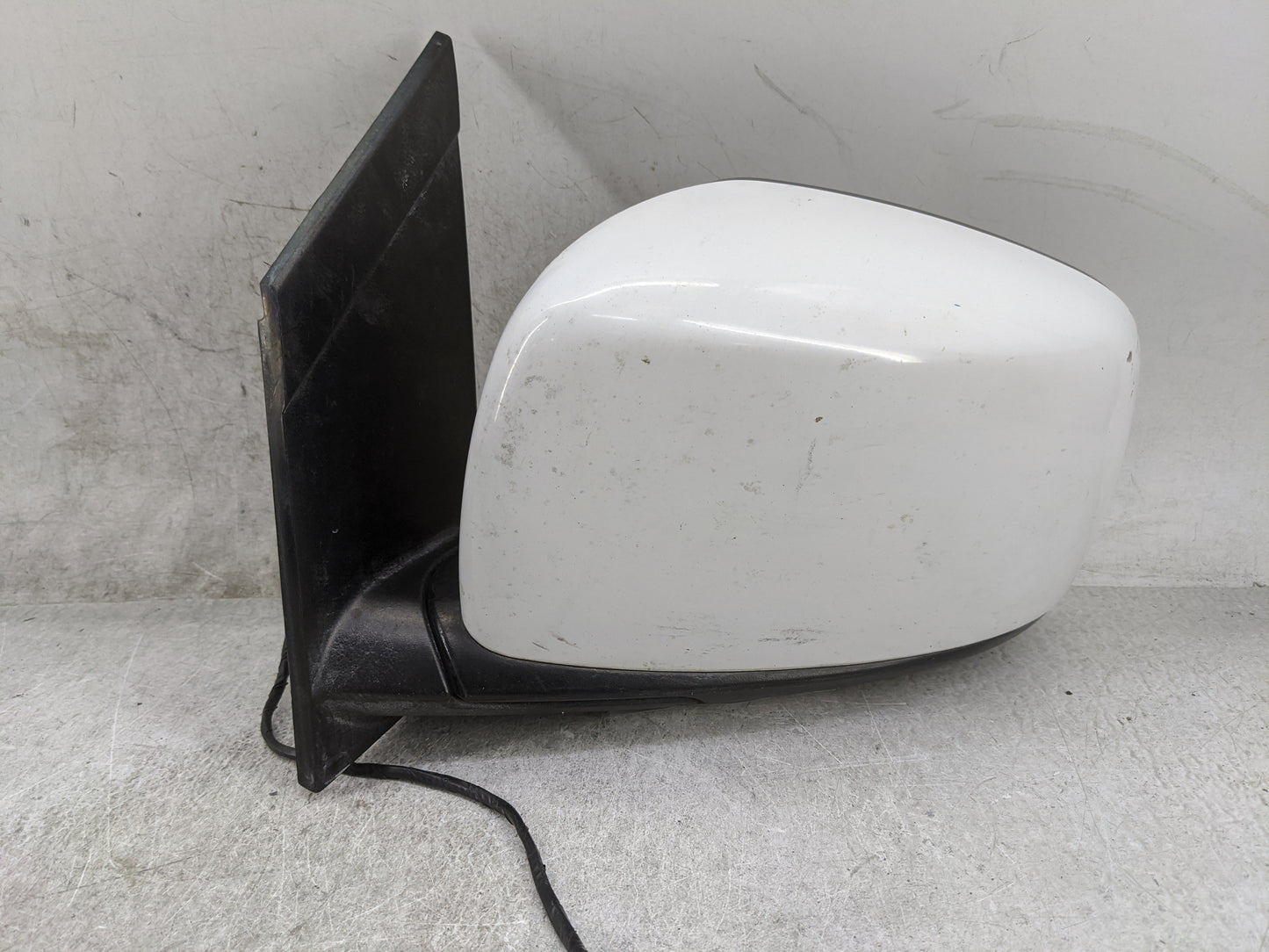 2014 Chrysler Town and Country Driver Side View Mirror - Left Door Mirror OEM Used - Oemusedautoparts1.com