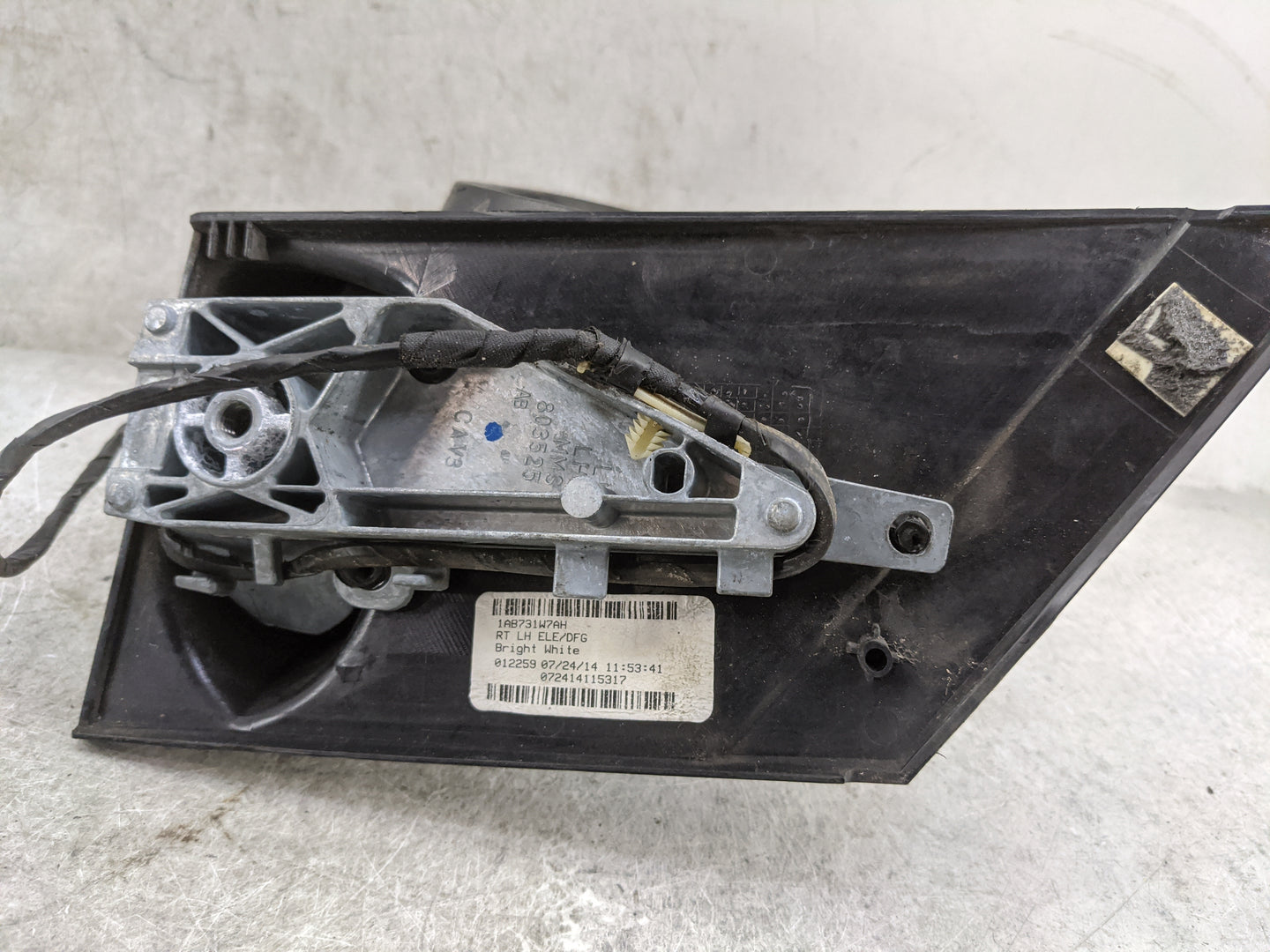 2014 Chrysler Town and Country Driver Side View Mirror - Left Door Mirror OEM Used - Oemusedautoparts1.com