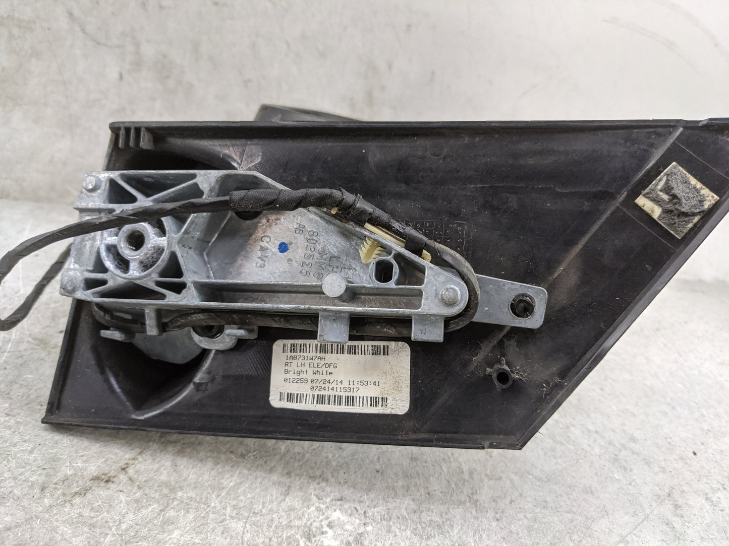 2014 Chrysler Town and Country Driver Side View Mirror - Left Door Mirror OEM Used - Oemusedautoparts1.com