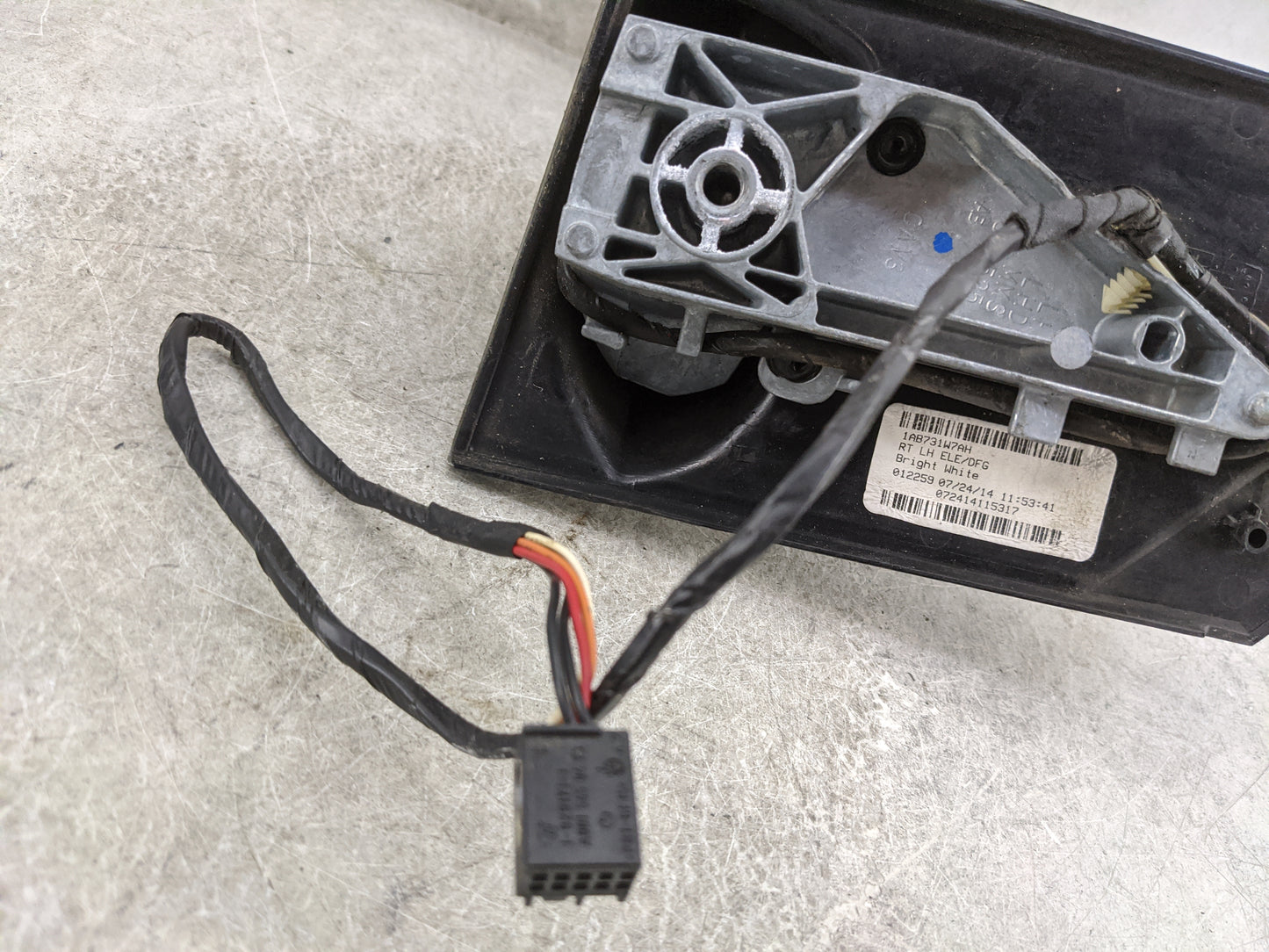 2014 Chrysler Town and Country Driver Side View Mirror - Left Door Mirror OEM Used - Oemusedautoparts1.com