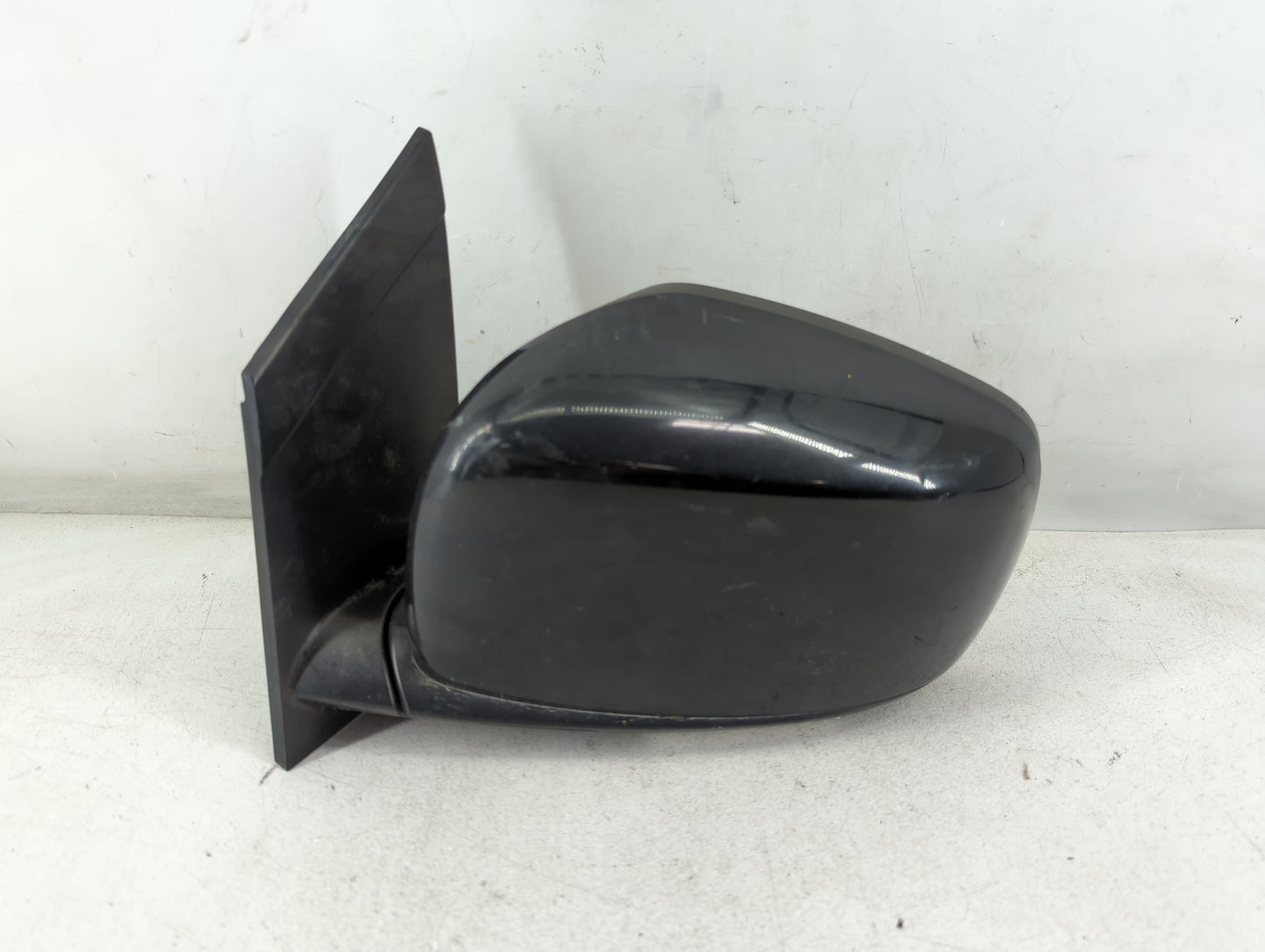 2011-2016 Chrysler Town & Country Driver Side View Mirror - Left Door Mirror OEM Used - Oemusedautoparts1.com