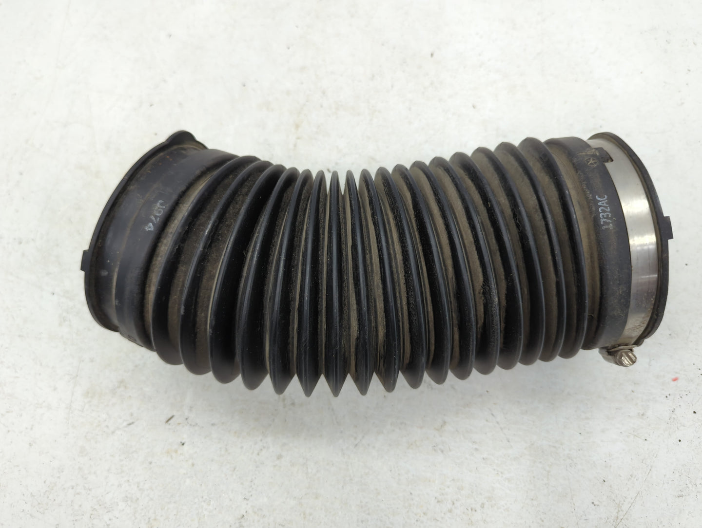 2014 Chrysler Town & Country Air Cleaner Intake Duct Hose Tube - Oemusedautoparts1.com