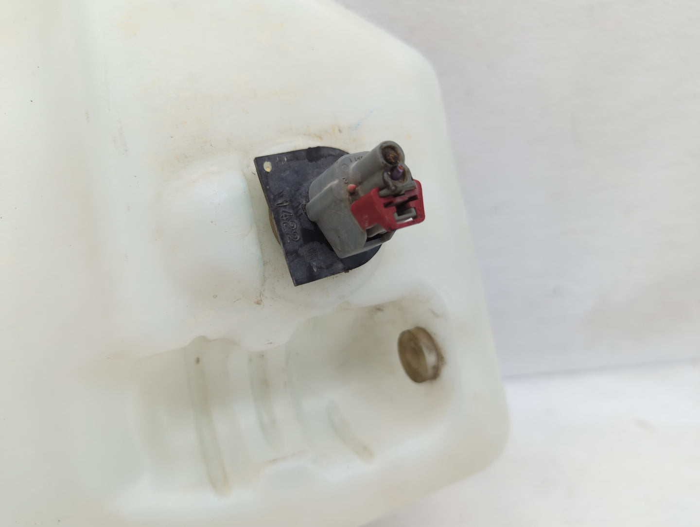 2011 Town & Country Windshield Washer Fluid Reservoir Bottle Oem - Oemusedautoparts1.com