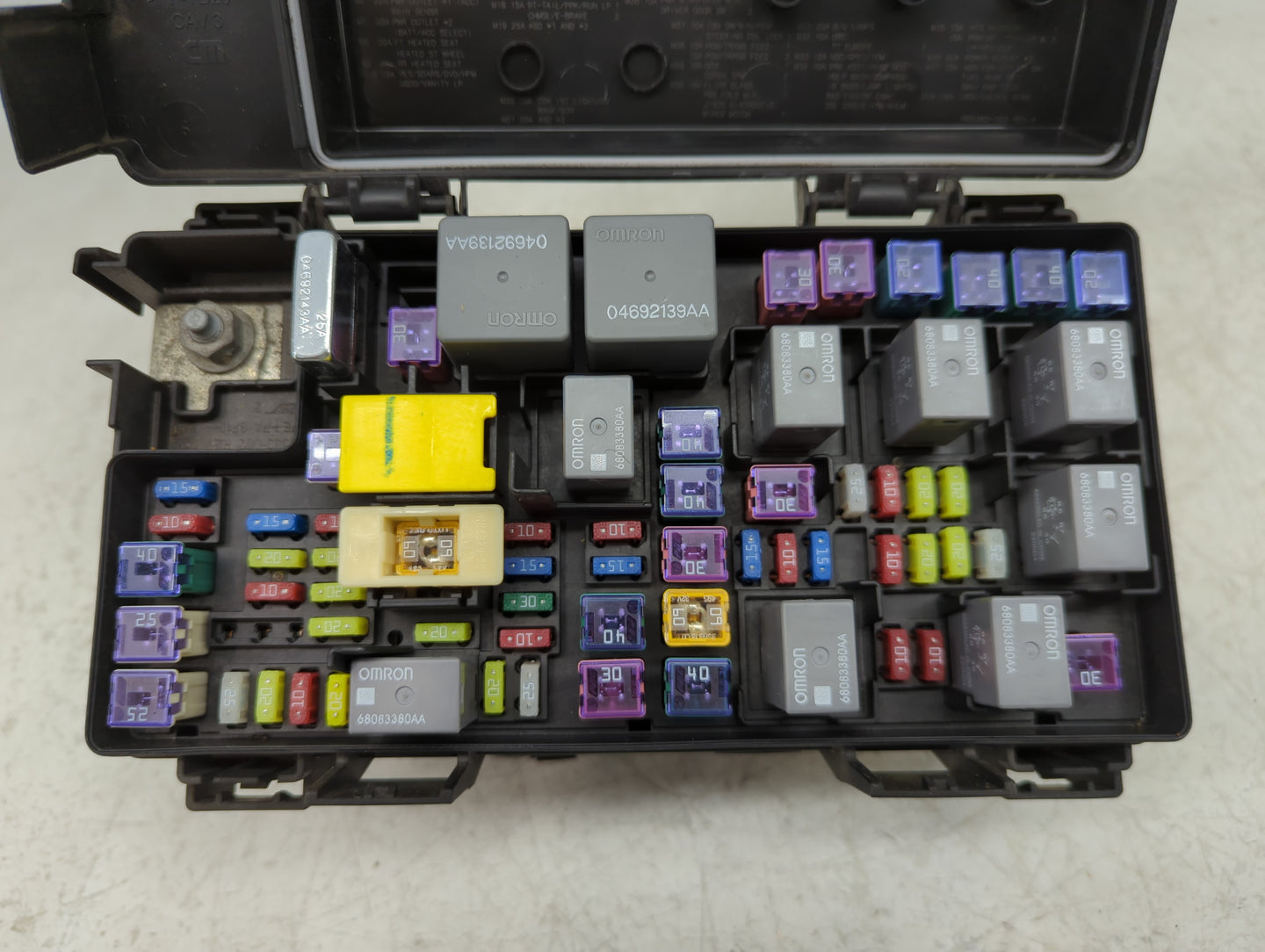 2014-2014 Chrysler Town & Country Fusebox Fuse Box Relay Module Tipm - Oemusedautoparts1.com
