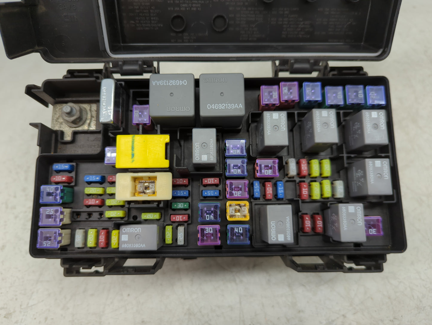 2014-2014 Chrysler Town & Country Fusebox Fuse Box Relay Module Tipm - Oemusedautoparts1.com