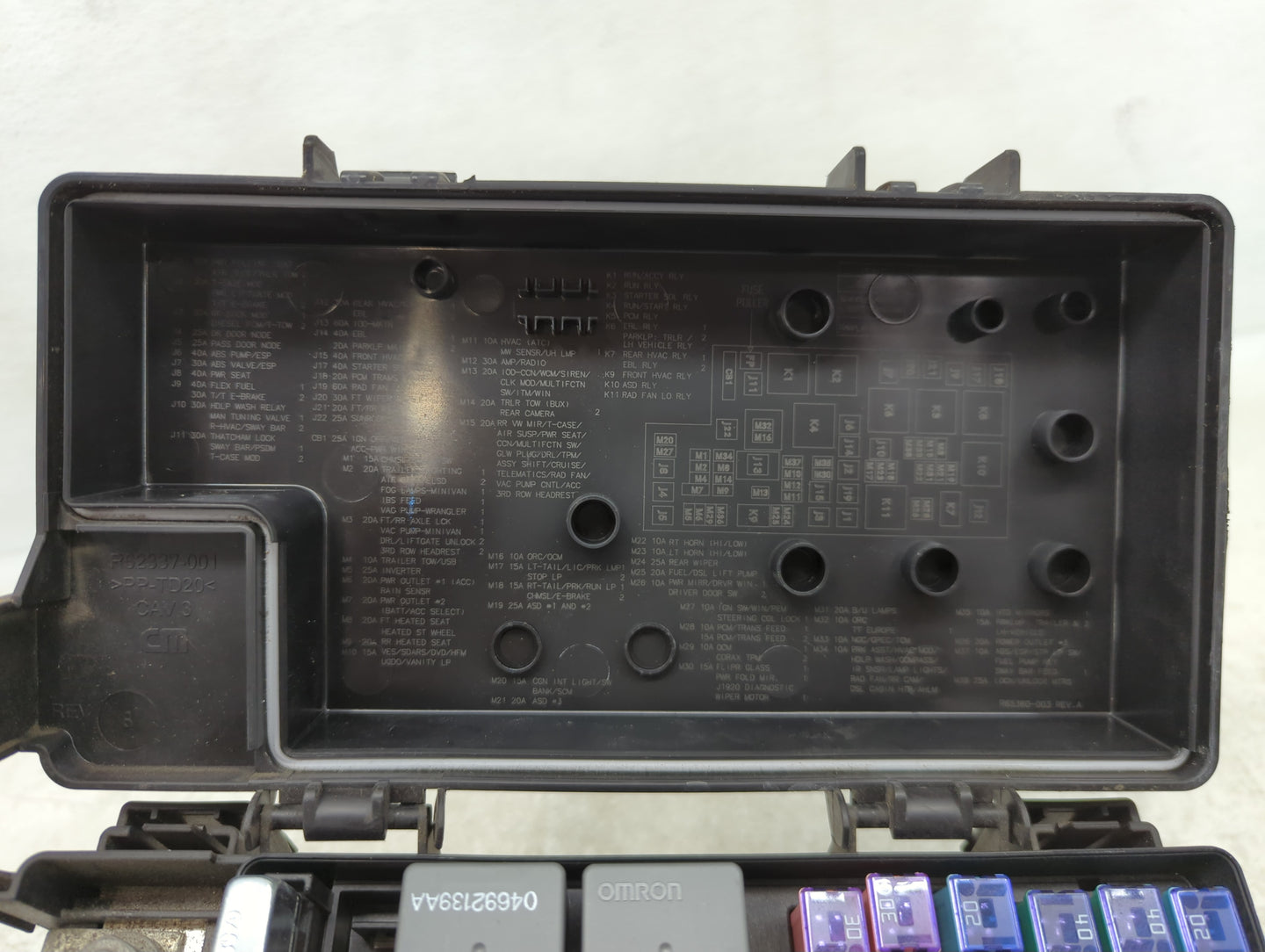 2014-2014 Chrysler Town & Country Fusebox Fuse Box Relay Module Tipm - Oemusedautoparts1.com