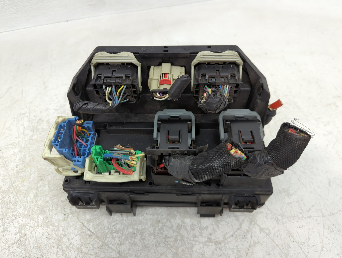 2014-2014 Chrysler Town & Country Fusebox Fuse Box Relay Module Tipm - Oemusedautoparts1.com