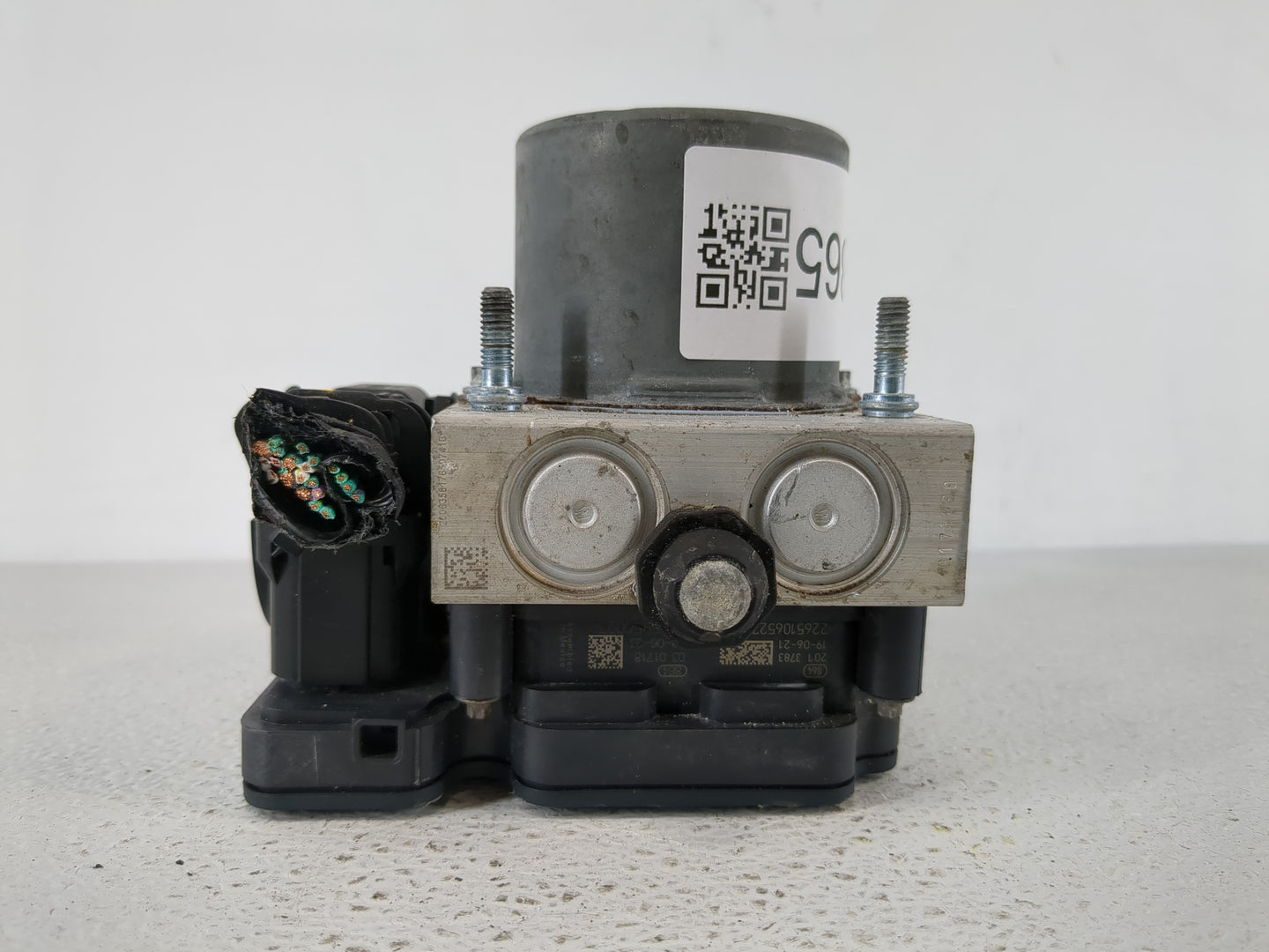 2014 Chrysler Town & Country ABS Pump Control Module Replacement P/N:P68443867AA Fits OEM Used Auto Parts - Oemusedautoparts