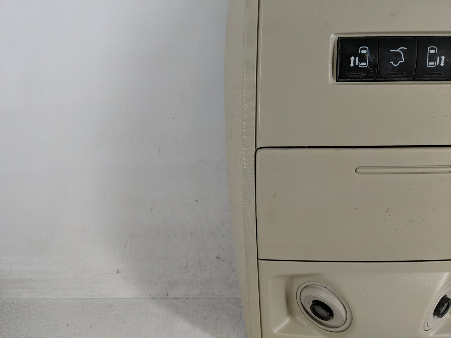 2014 Chrysler Town & Country Overhead Roof Console - Oemusedautoparts1.com
