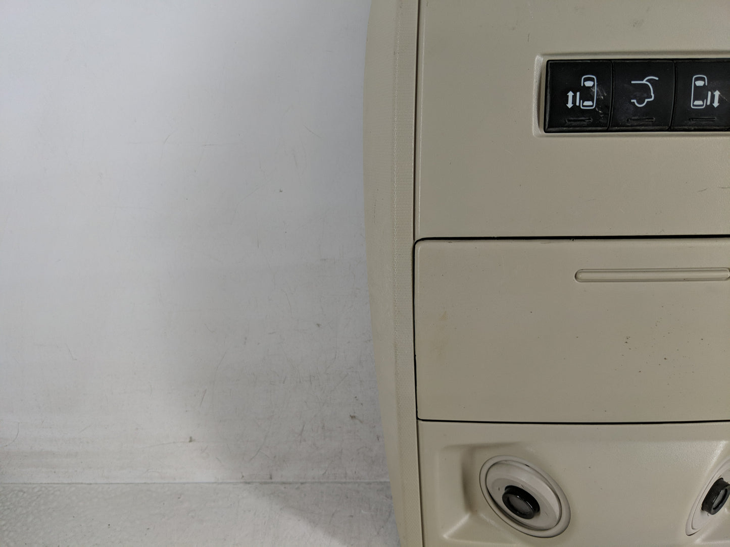 2014 Chrysler Town & Country Overhead Roof Console - Oemusedautoparts1.com