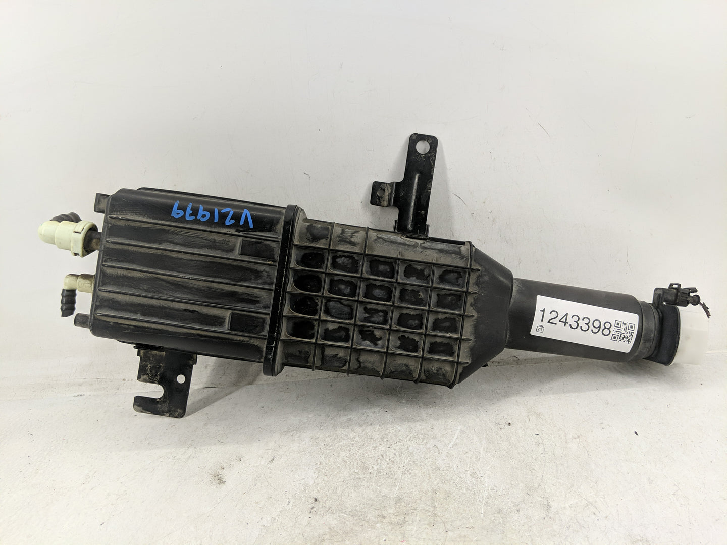 2014 Chrysler Town & Country Fuel Vapor Charcoal Canister - Oemusedautoparts1.com