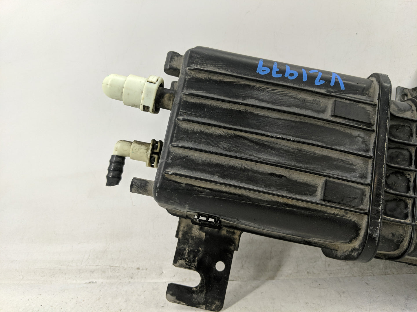 2014 Chrysler Town & Country Fuel Vapor Charcoal Canister - Oemusedautoparts1.com