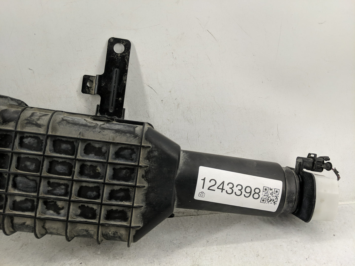 2014 Chrysler Town & Country Fuel Vapor Charcoal Canister - Oemusedautoparts1.com