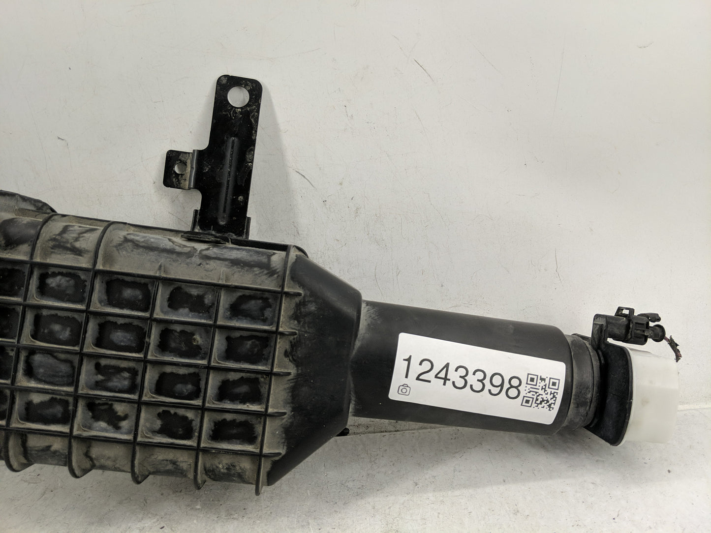 2014 Chrysler Town & Country Fuel Vapor Charcoal Canister - Oemusedautoparts1.com