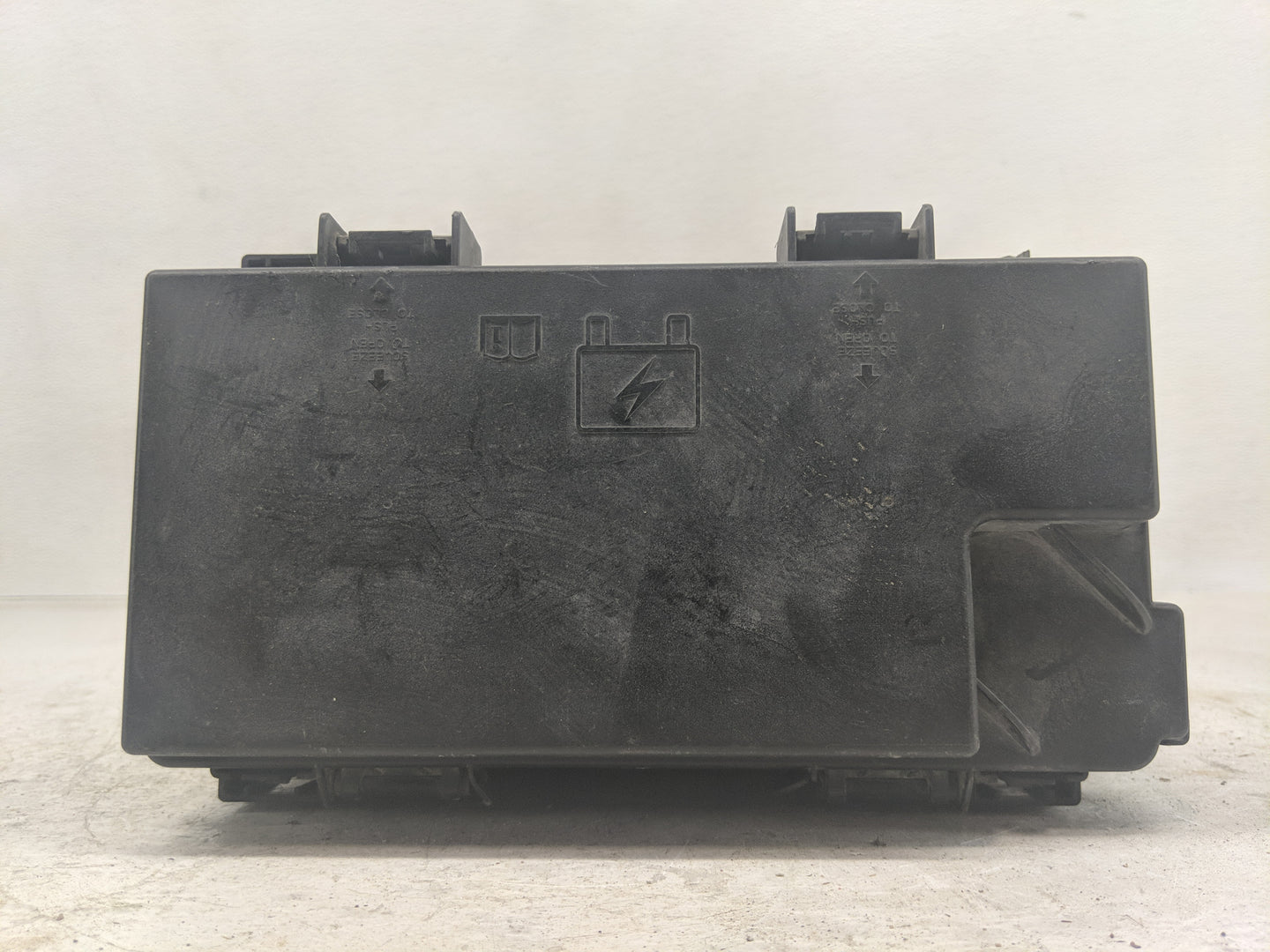 2014-2014 Chrysler Town & Country Fusebox Fuse Box Relay Module Tipm - Oemusedautoparts1.com