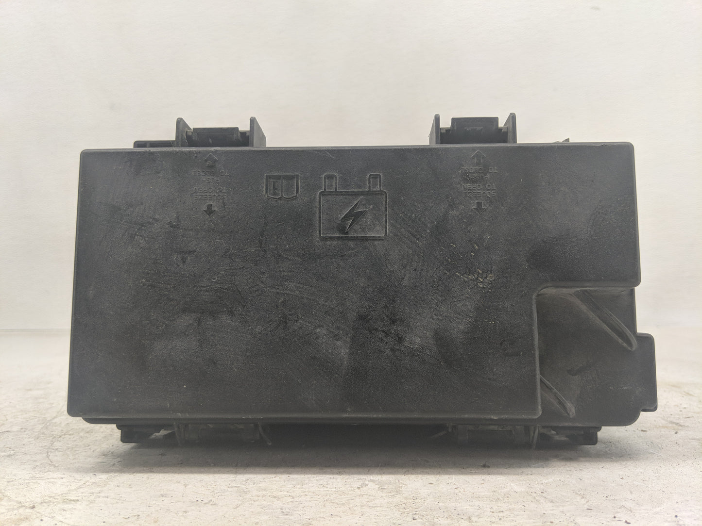 2014-2014 Chrysler Town & Country Fusebox Fuse Box Relay Module Tipm - Oemusedautoparts1.com