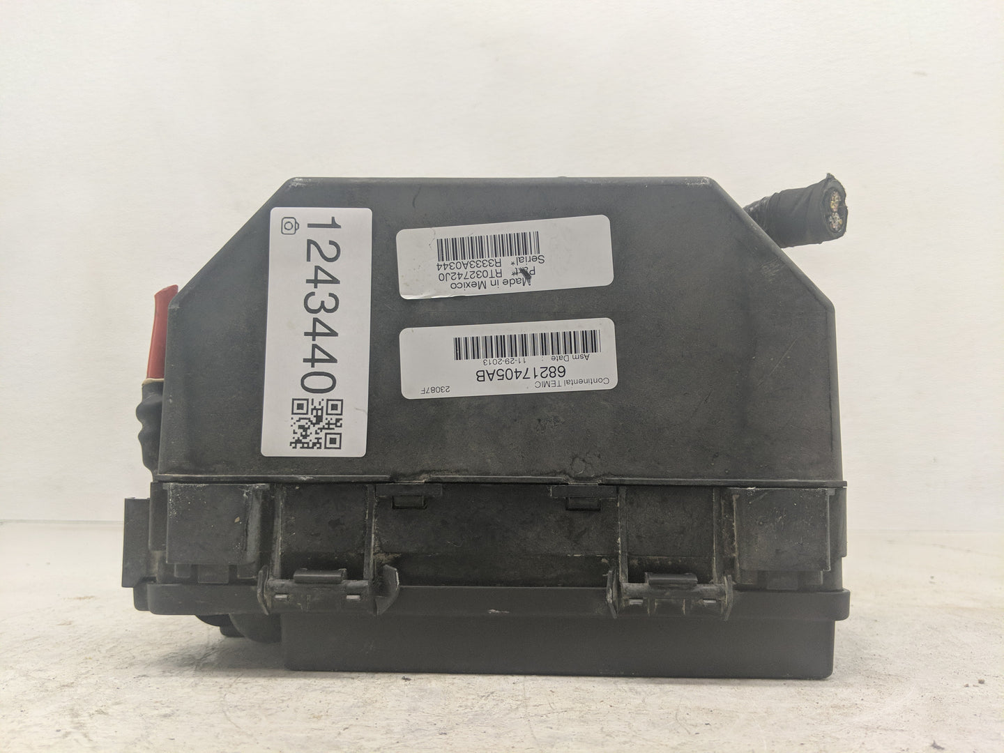 2014-2014 Chrysler Town & Country Fusebox Fuse Box Relay Module Tipm - Oemusedautoparts1.com