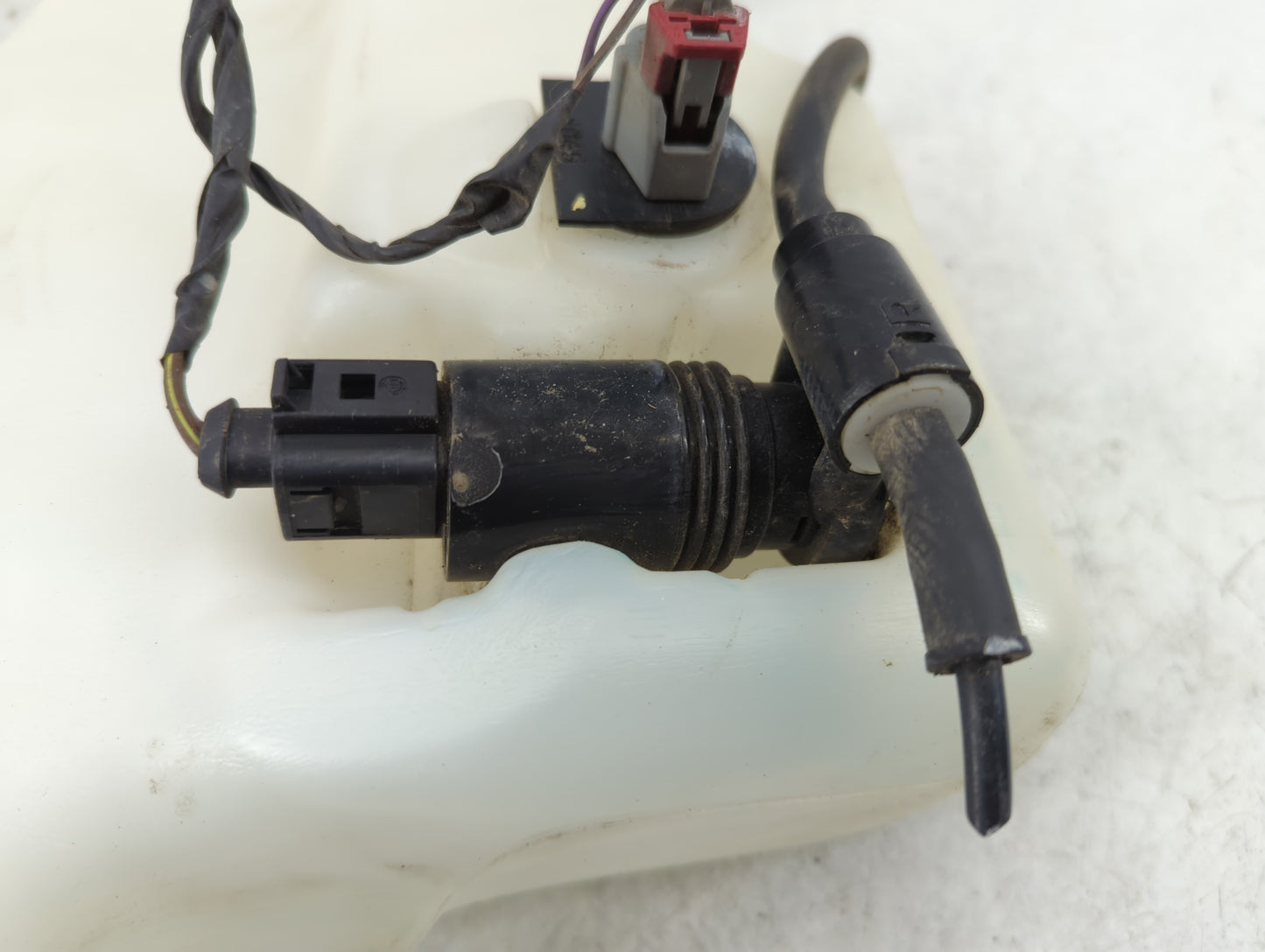 2011 Town & Country Windshield Washer Fluid Reservoir Bottle Oem - Oemusedautoparts1.com