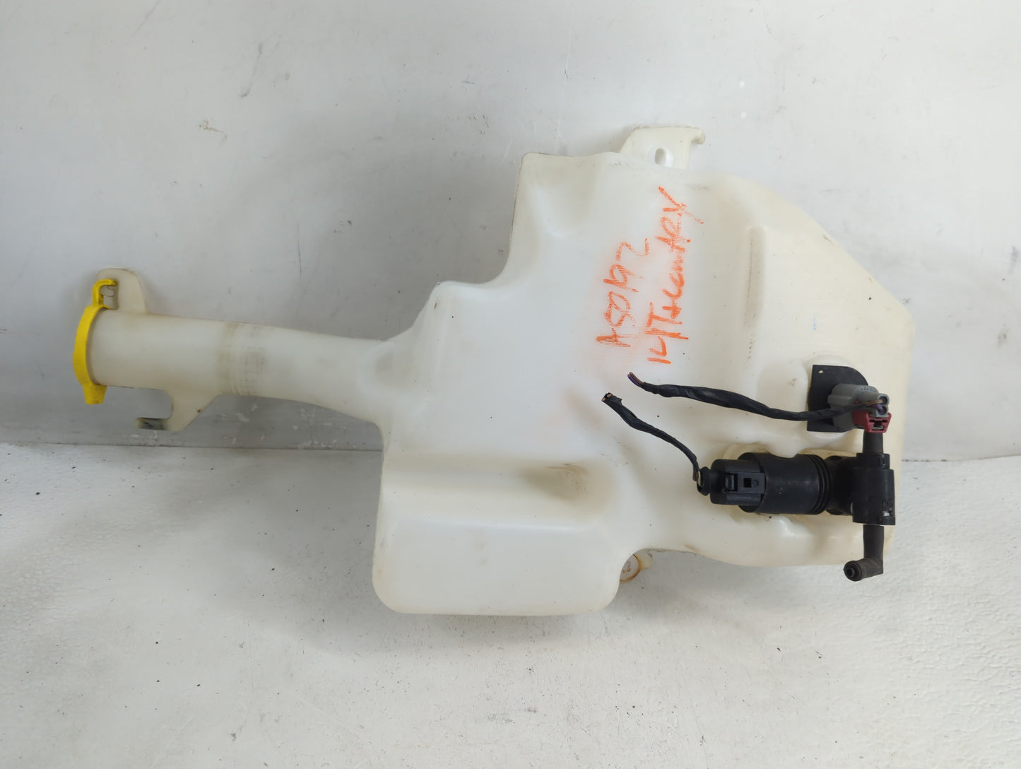 2011 Town & Country Windshield Washer Fluid Reservoir Bottle Oem - Oemusedautoparts1.com