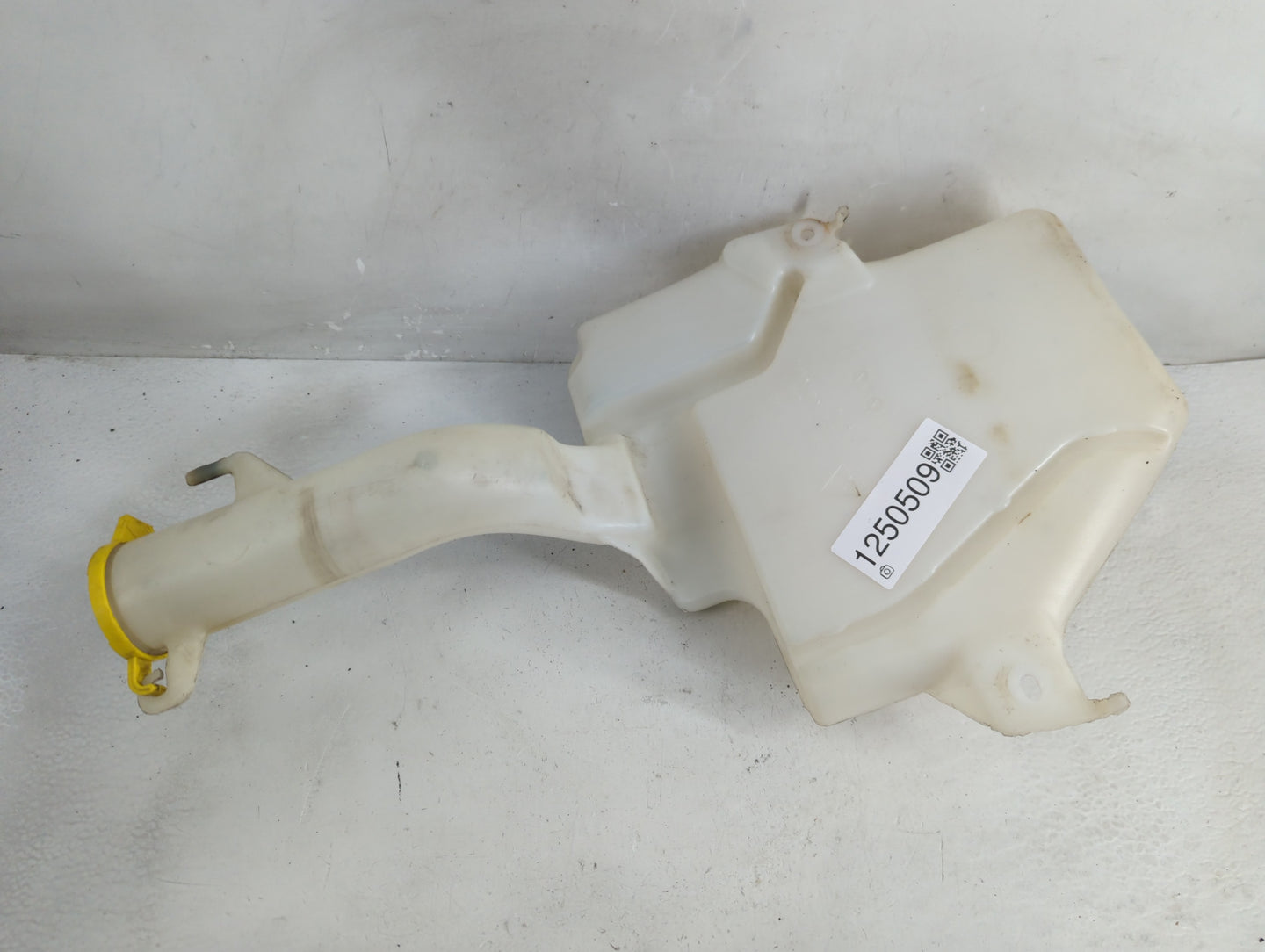 2011 Town & Country Windshield Washer Fluid Reservoir Bottle Oem - Oemusedautoparts1.com