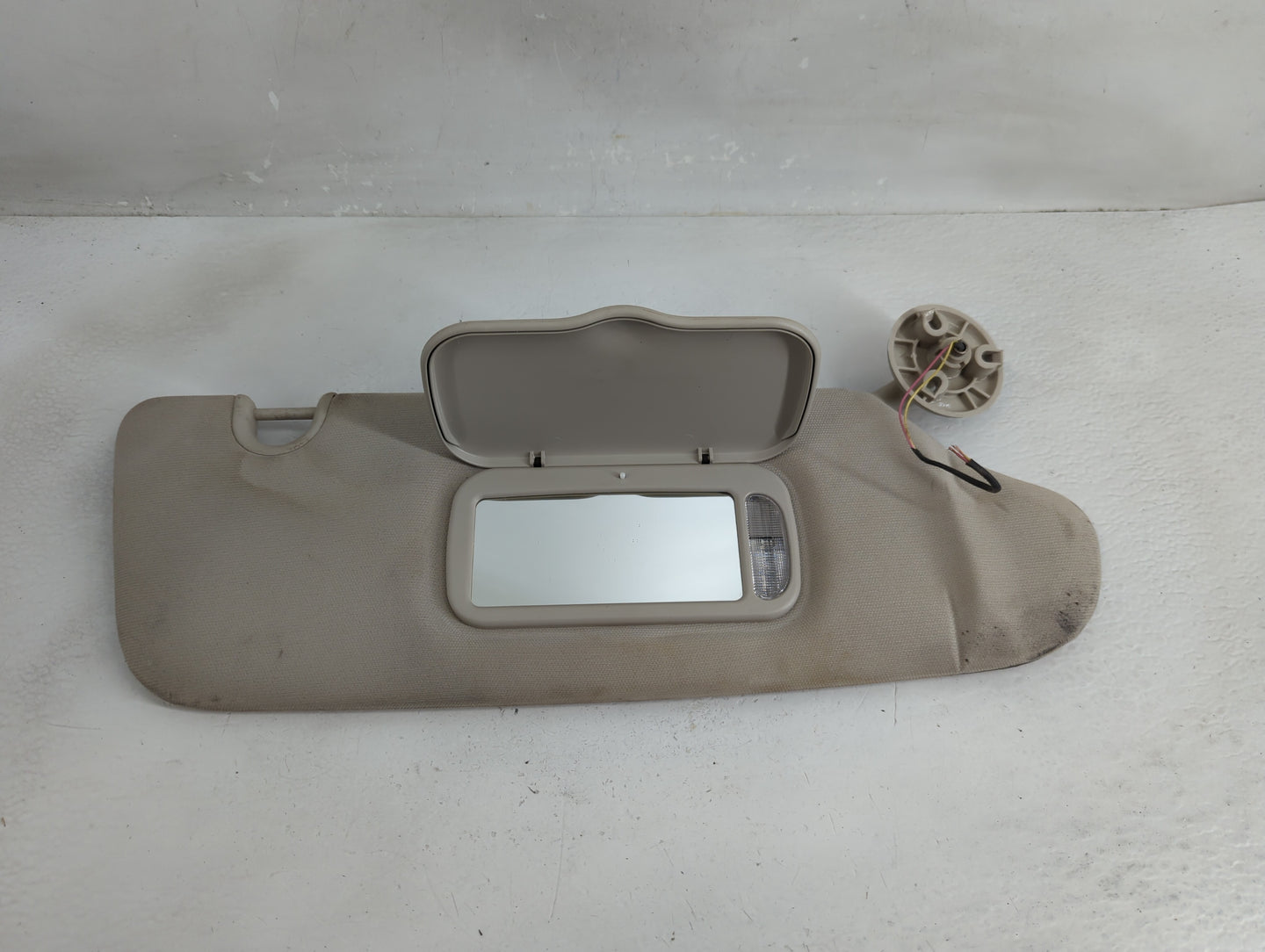 2011-2016 Chrysler Town & Country Sun Visor Shade Replacement Passenger Right Mirror Fits OEM Used Auto Parts - Oemusedautop