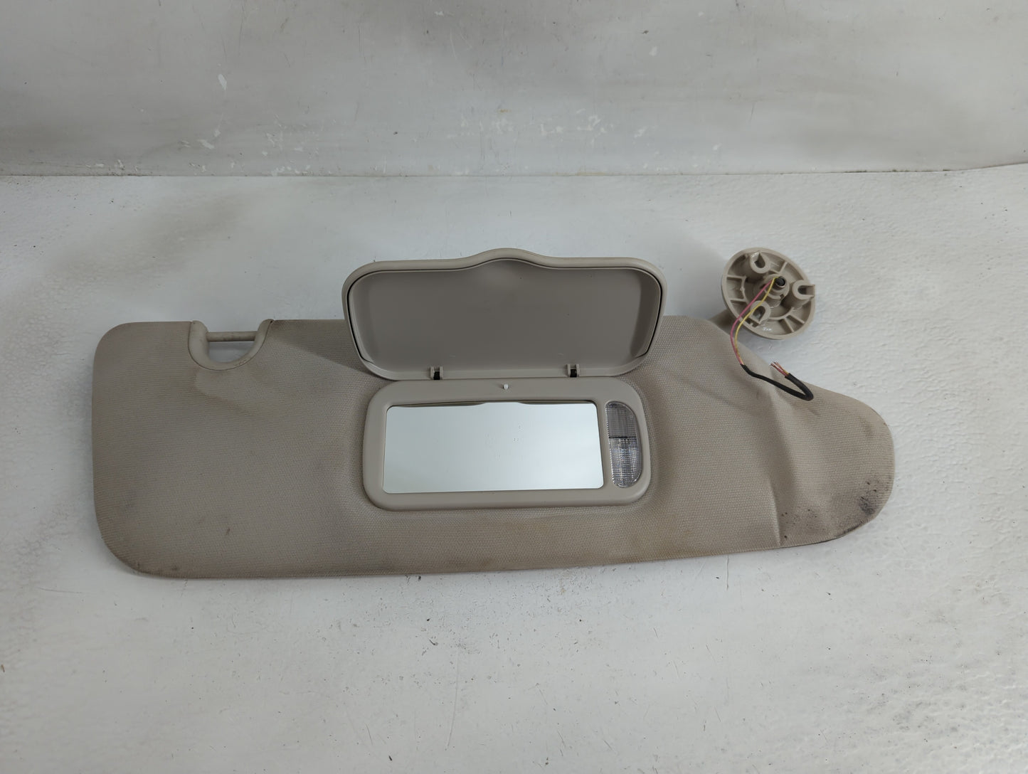 2011-2016 Chrysler Town & Country Sun Visor Shade Replacement Passenger Right Mirror Fits OEM Used Auto Parts - Oemusedautop