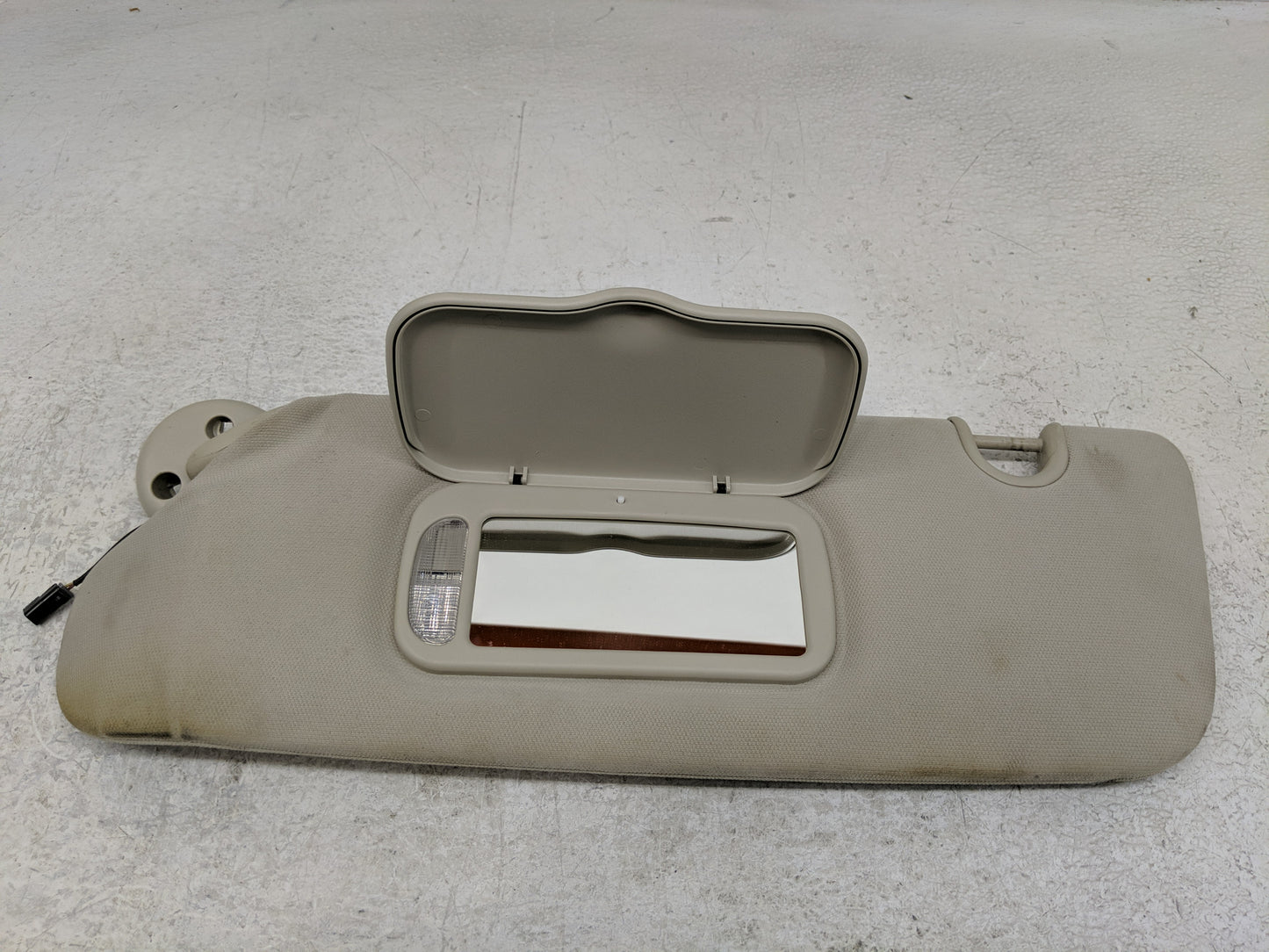 2011-2016 Chrysler Town & Country Sun Visor Shade Replacement Driver Left Mirror Fits OEM Used Auto Parts - Oemusedautoparts