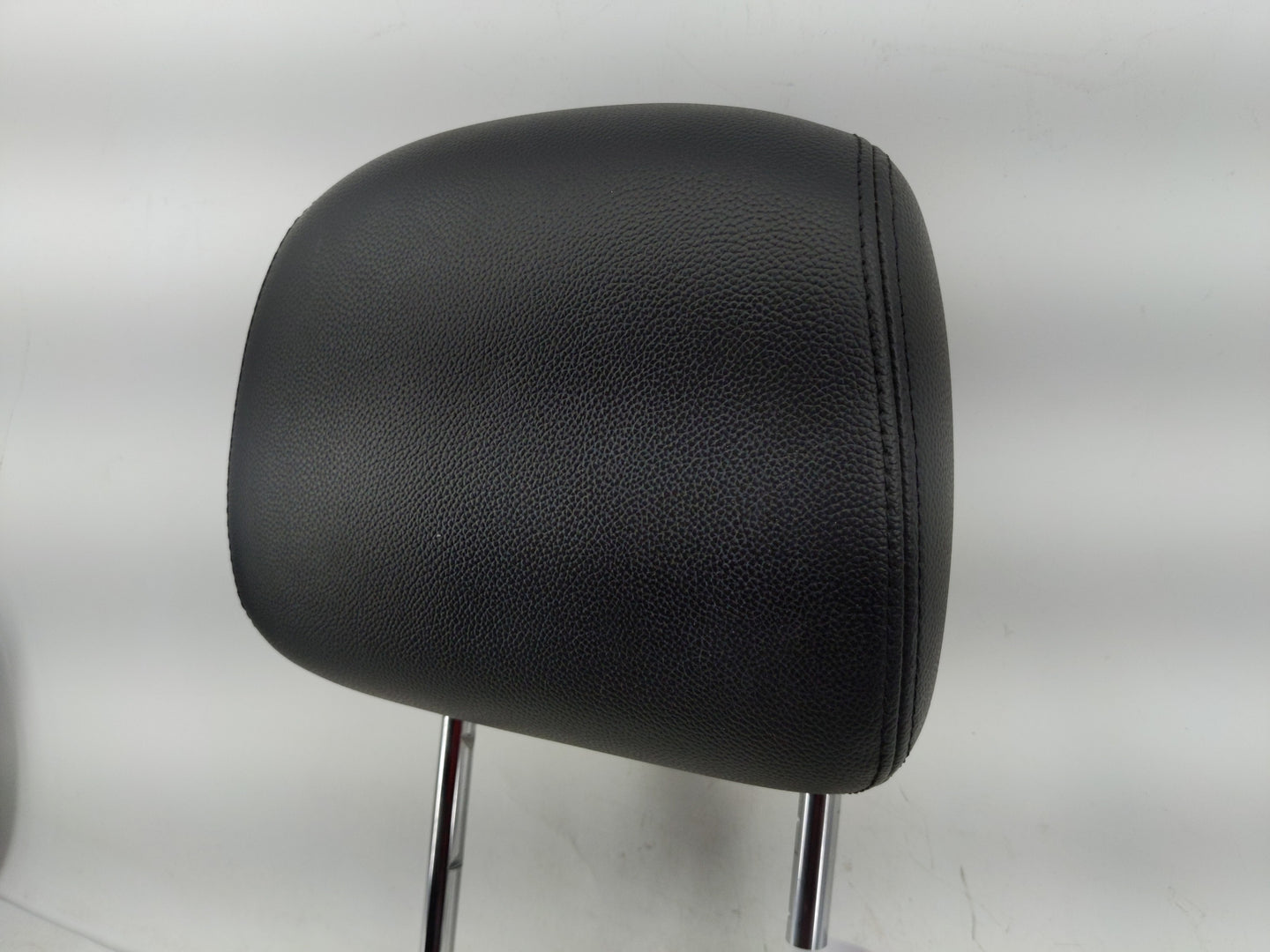 2014 Chrysler Town & Country Headrest Head Rest Rear Seat Fits Fits 2005 OEM Used Auto Parts - Oemusedautoparts1.com
