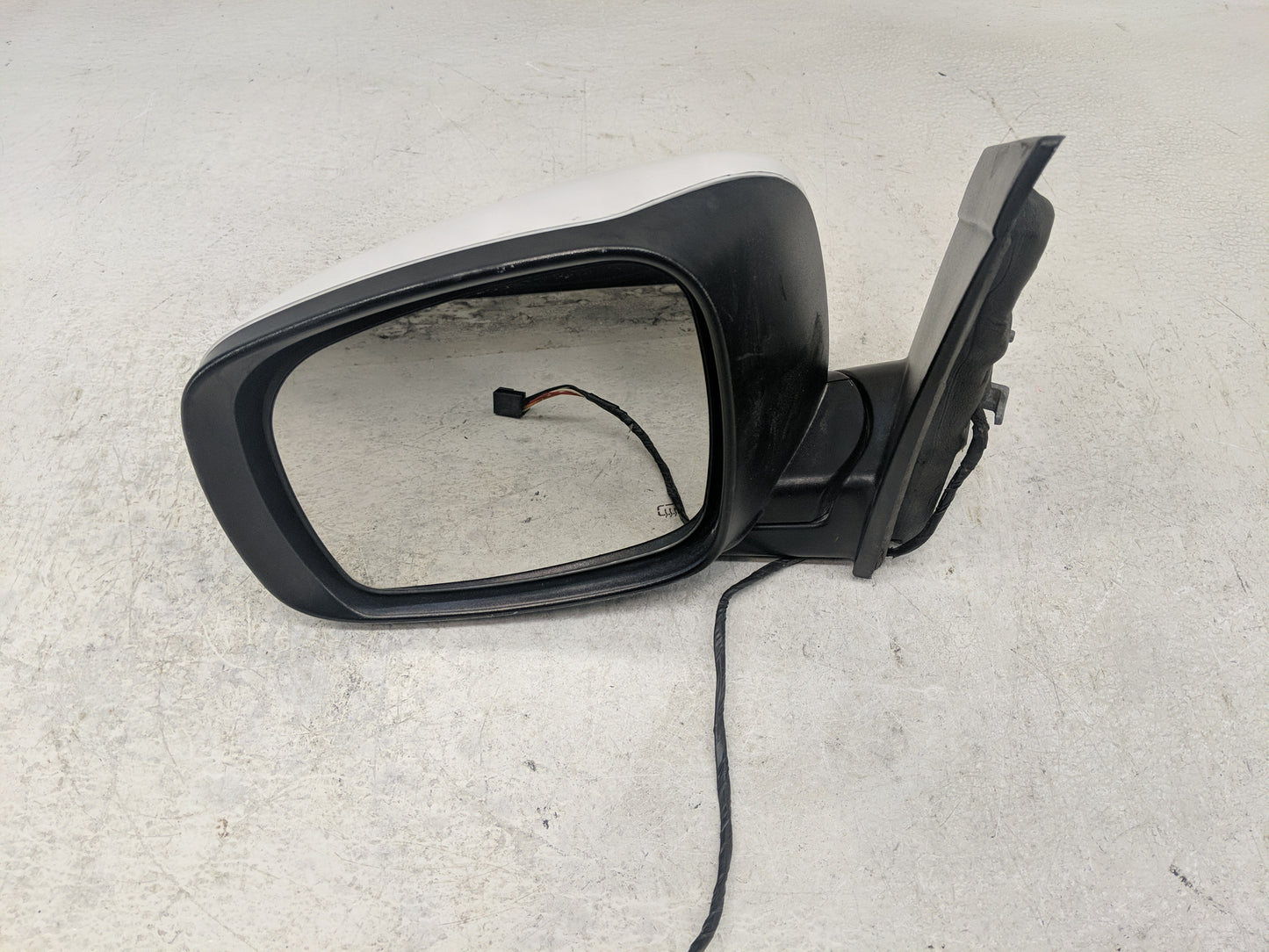 2011-2016 Chrysler Town & Country Side Mirror Replacement Driver Left View Door Mirror P/N:1AB731W7AG Fits OEM Used Auto Par