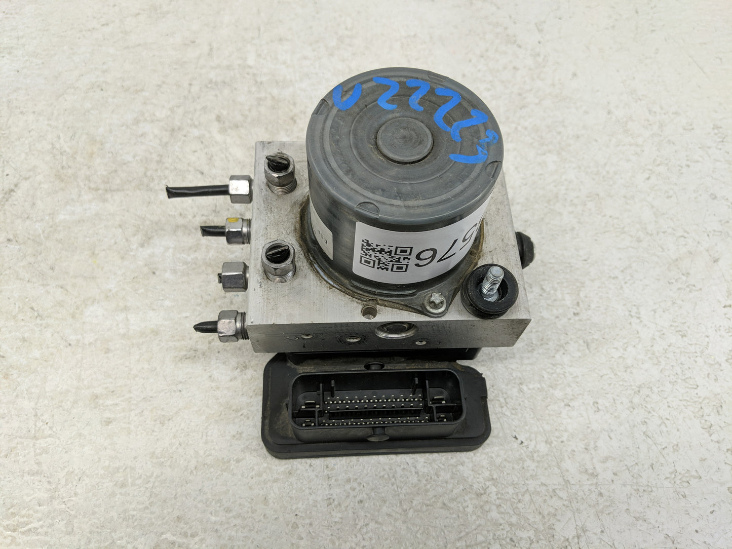 2014 Chrysler Town & Country ABS Pump Control Module Replacement P/N:P68183803AC Fits OEM Used Auto Parts - Oemusedautoparts