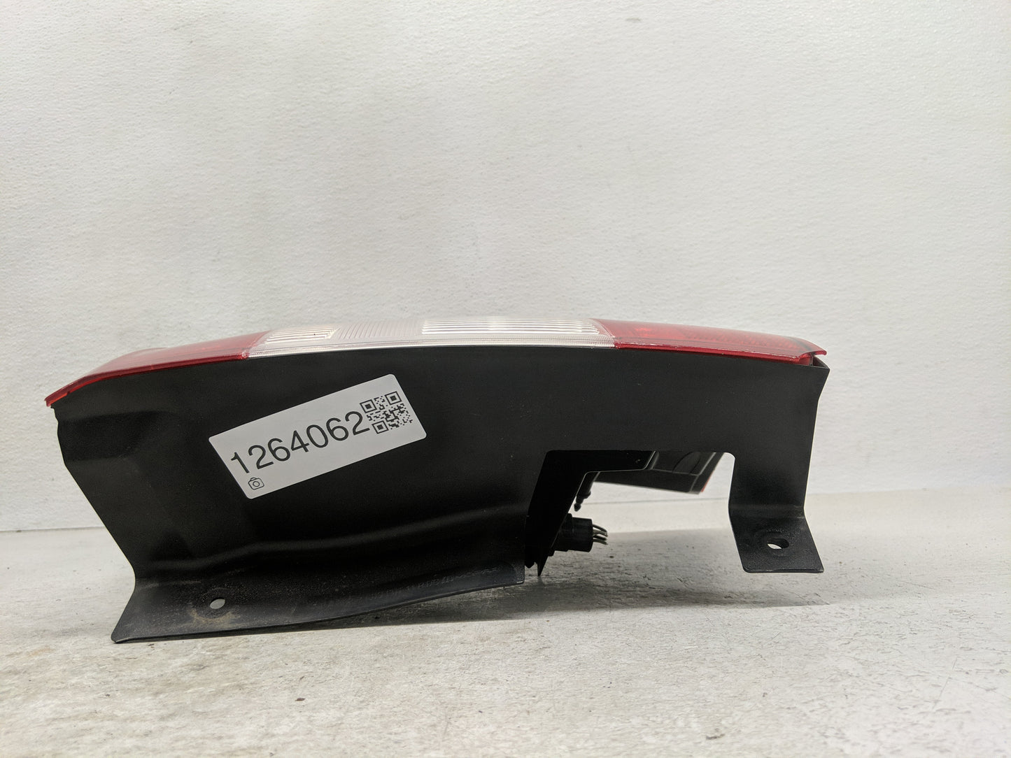 2011-2016 Chrysler Town & Country Tail Light Assembly Passenger Right OEM Fits Fits 2011 2012 2013 2014 2015 2016 OEM Used A