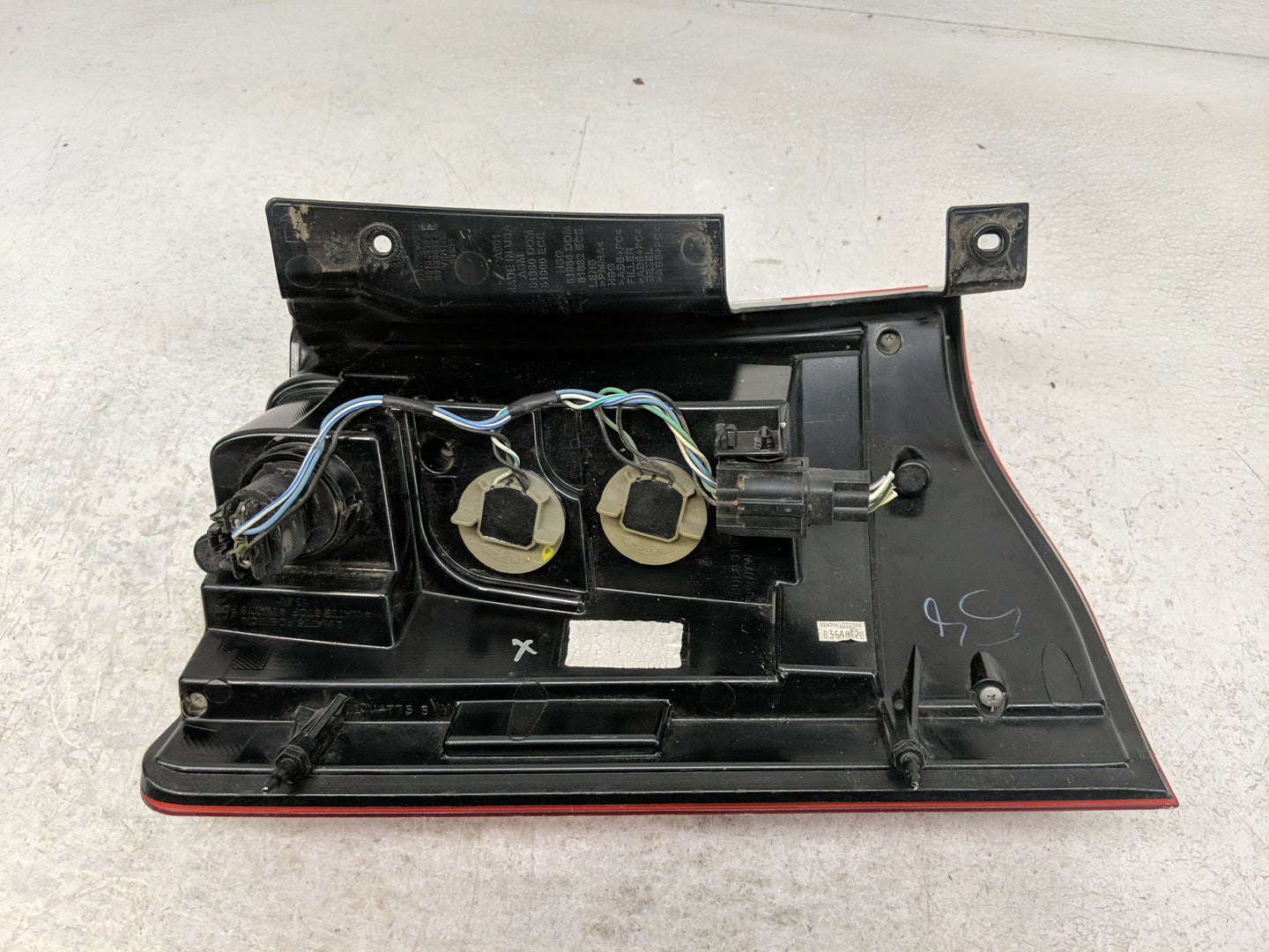 2011-2016 Chrysler Town & Country Tail Light Assembly Passenger Right OEM Fits Fits 2011 2012 2013 2014 2015 2016 OEM Used A