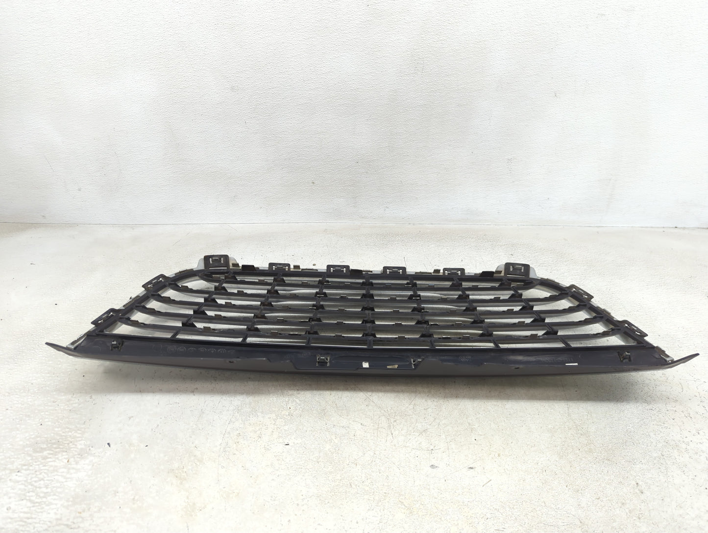 2011-2016 Chrysler Town & Country Front Grille Bumper Not Included - Oemusedautoparts1.com