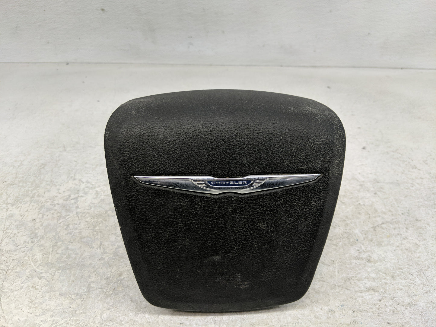 2013-2016 Chrysler Town & Country Air Bag Driver Left Steering Wheel Mounted Fits Fits 2013 2014 2015 2016 OEM Used Auto Par