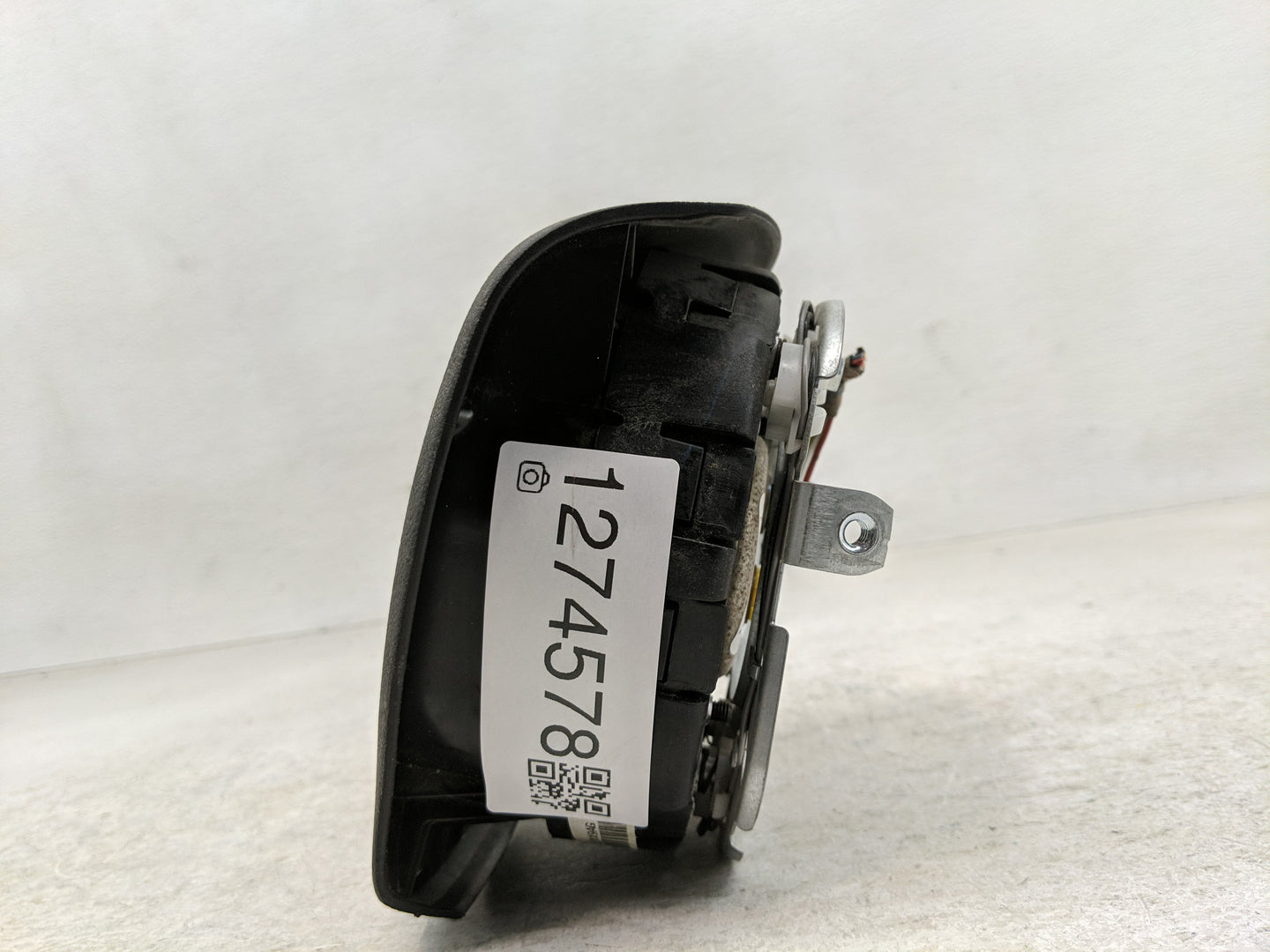 2013-2016 Chrysler Town & Country Air Bag Driver Left Steering Wheel Mounted Fits Fits 2013 2014 2015 2016 OEM Used Auto Par