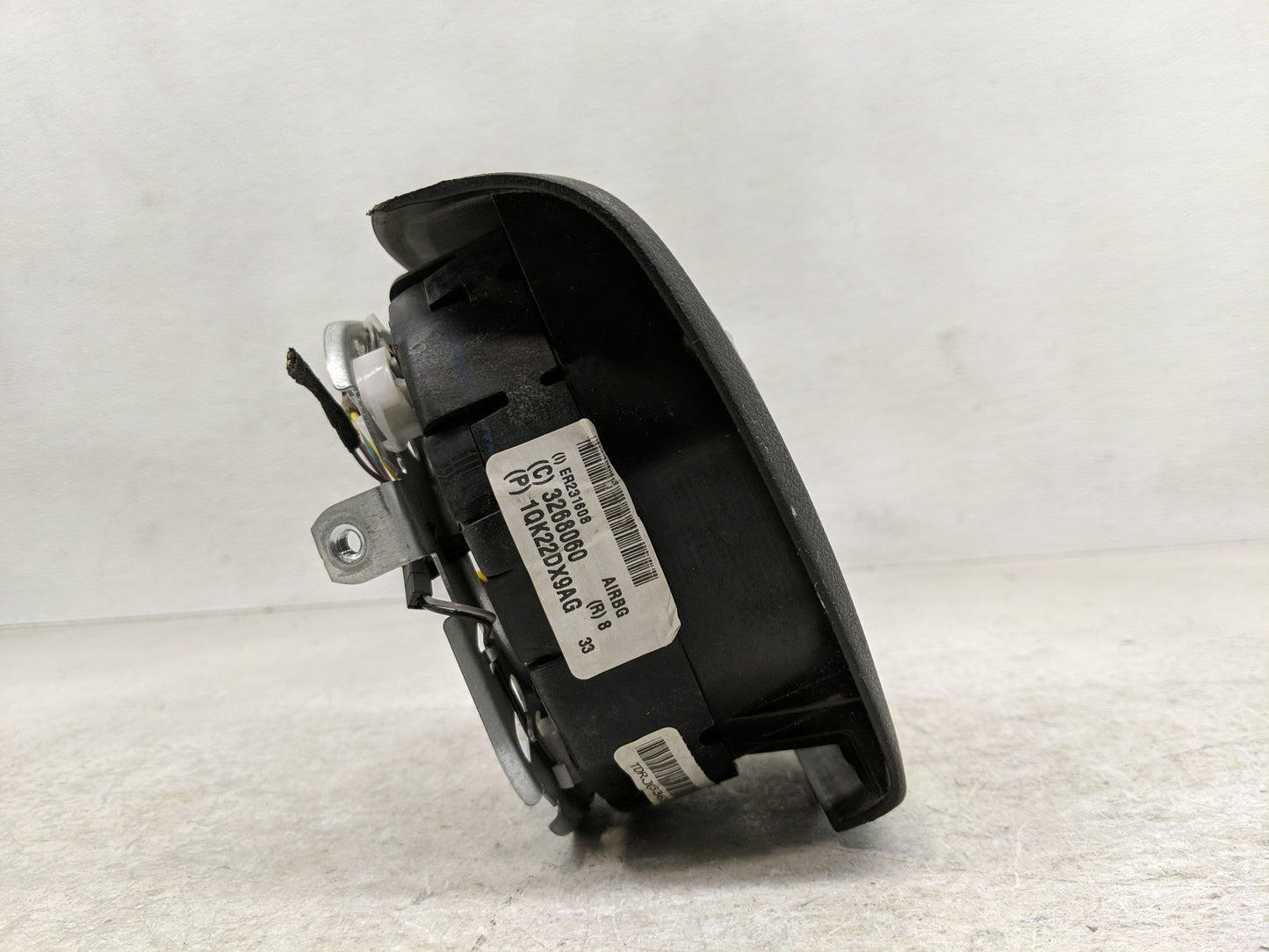 2013-2016 Chrysler Town & Country Air Bag Driver Left Steering Wheel Mounted Fits Fits 2013 2014 2015 2016 OEM Used Auto Par