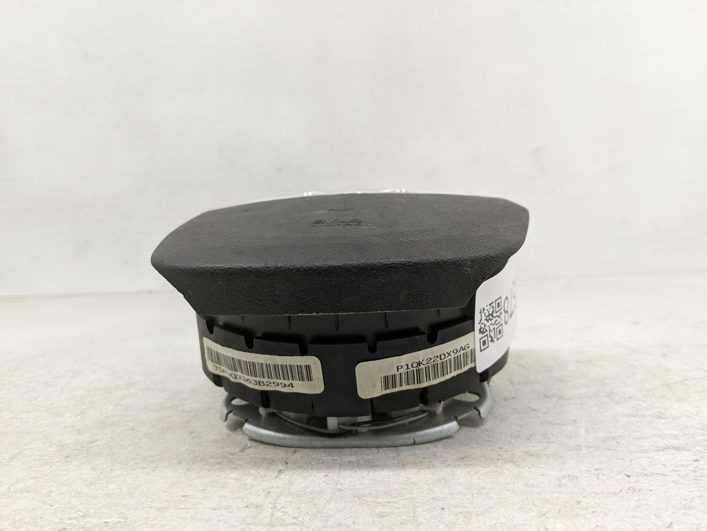 2013-2016 Chrysler Town & Country Air Bag Driver Left Steering Wheel Mounted Fits Fits 2013 2014 2015 2016 OEM Used Auto Par