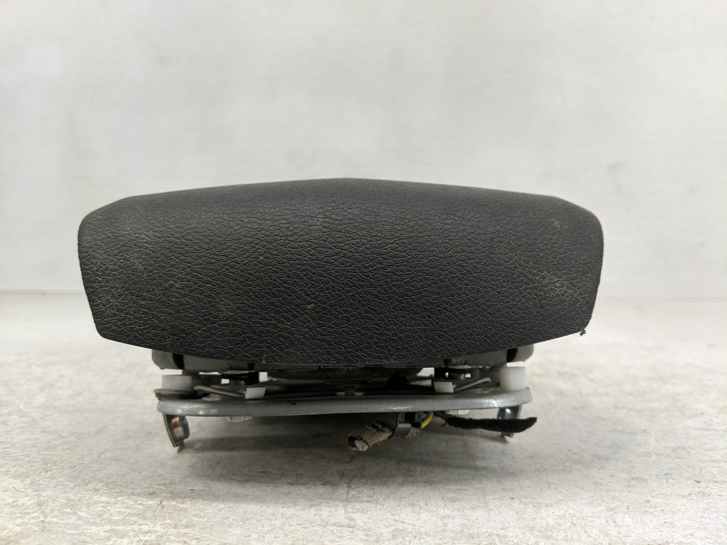 2013-2016 Chrysler Town & Country Air Bag Driver Left Steering Wheel Mounted Fits Fits 2013 2014 2015 2016 OEM Used Auto Par