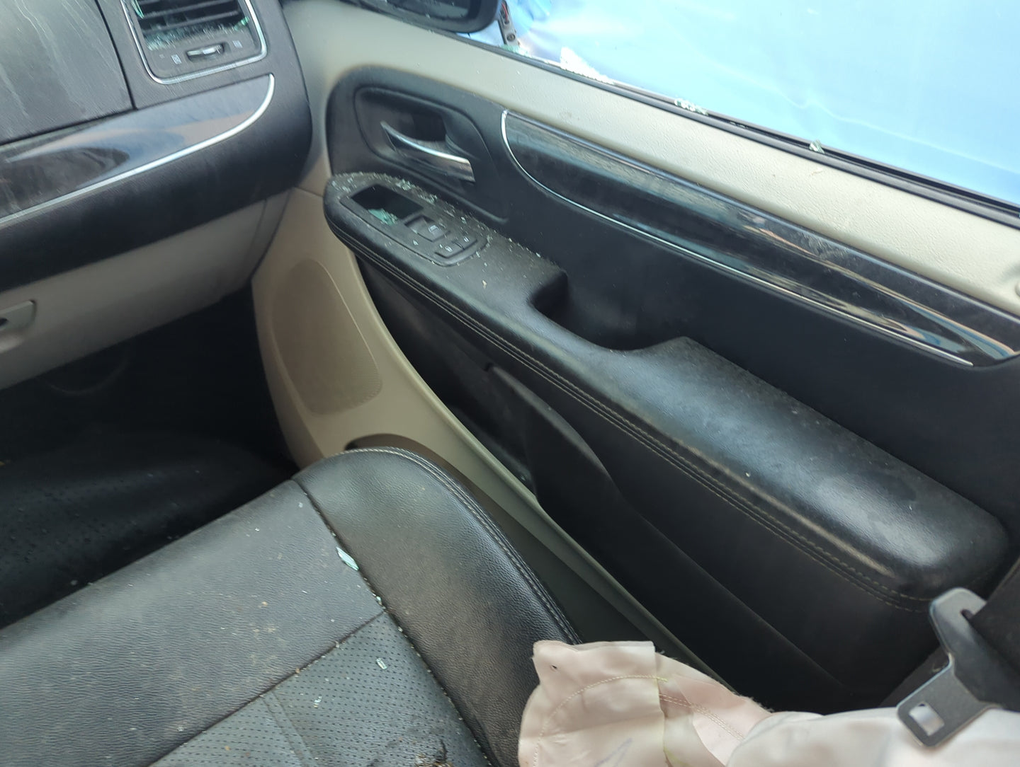 Door Panels 2014 CHRYSLER TOWN & COUNTRY - Oemusedautoparts1.com