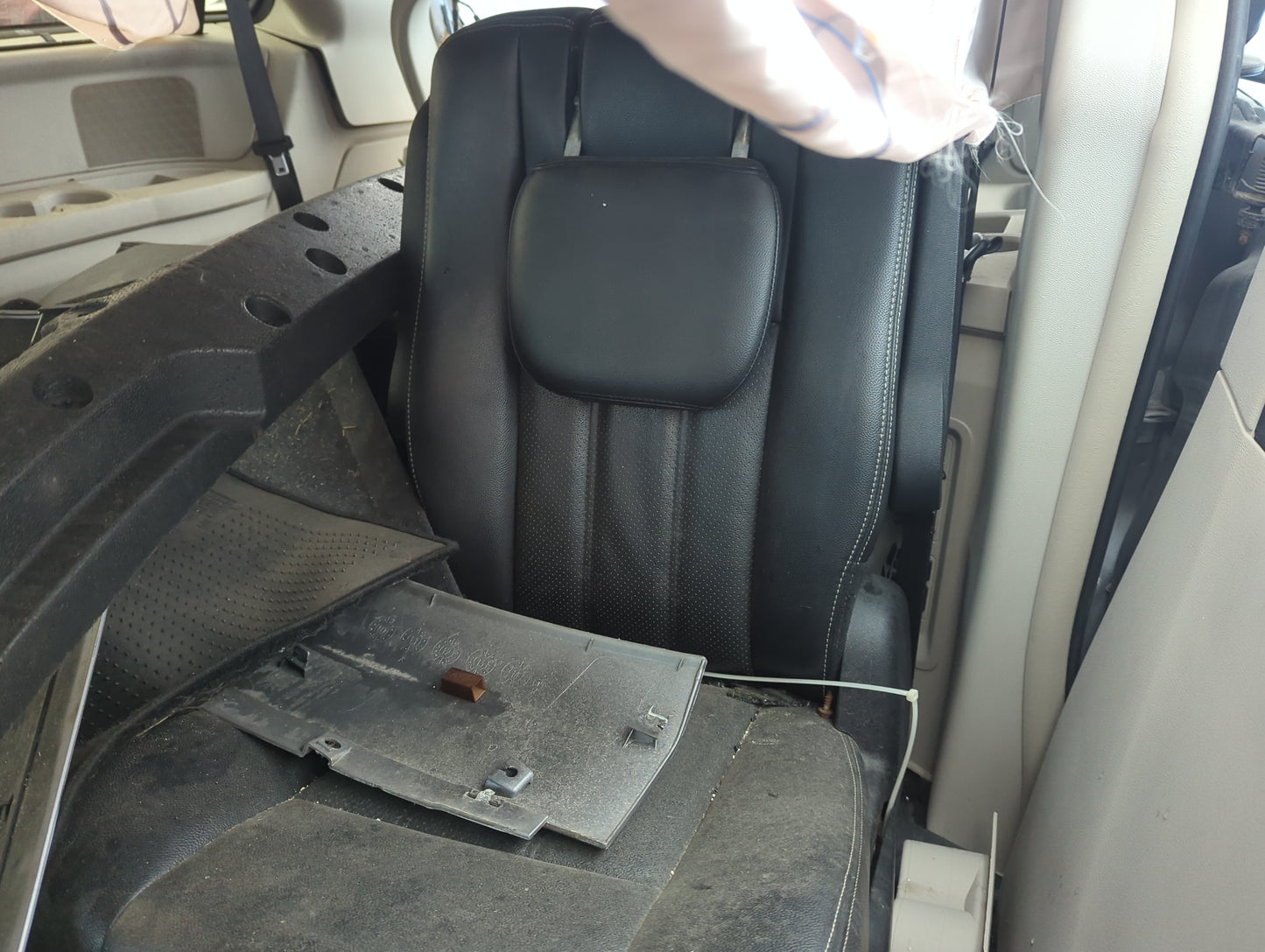 2014 Chrysler Town & Country Rear Seat Oem - Oemusedautoparts1.com