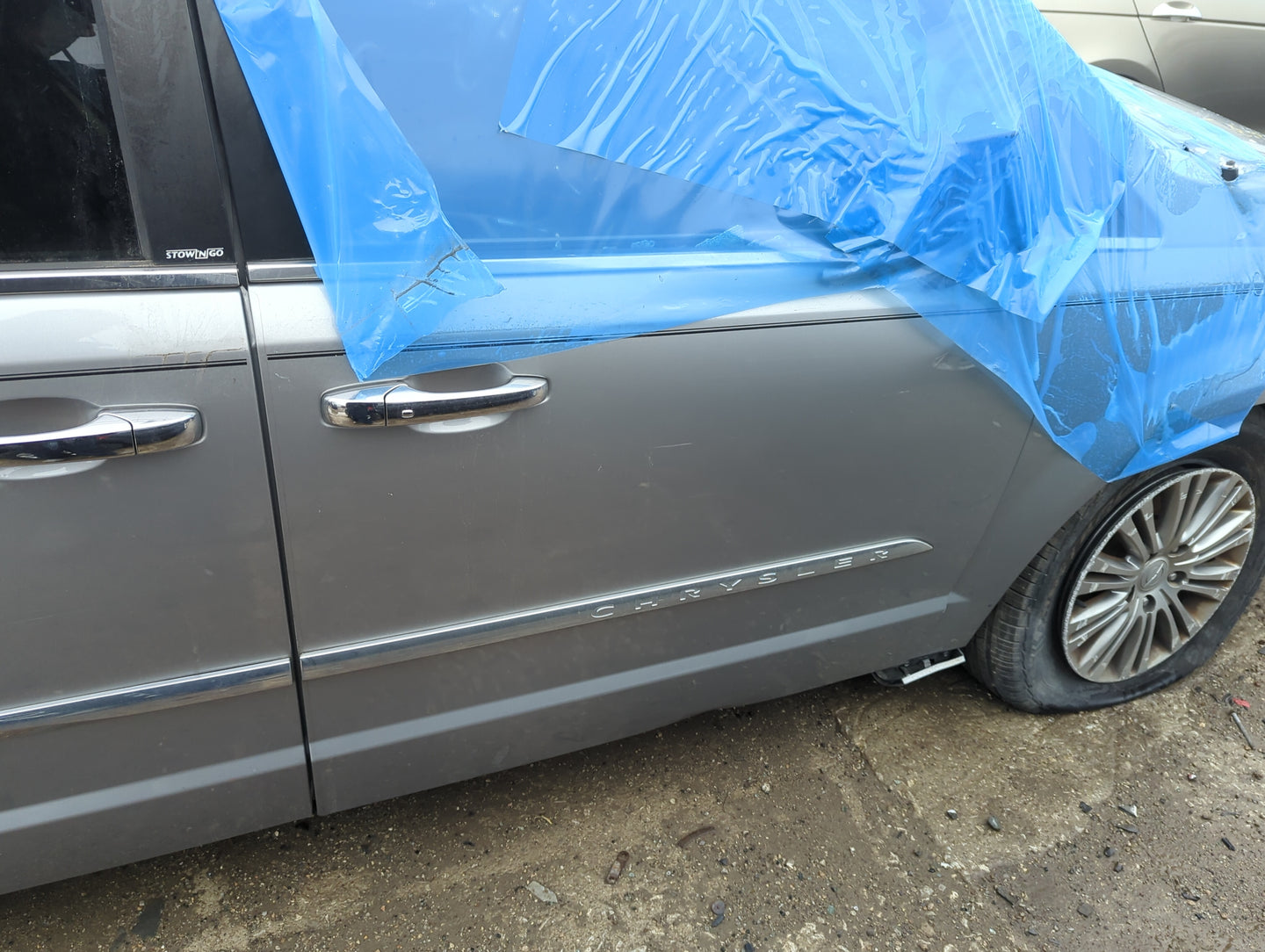 2008-2016 Chrysler Town & Country Passenger Front Door Oem - Oemusedautoparts1.com