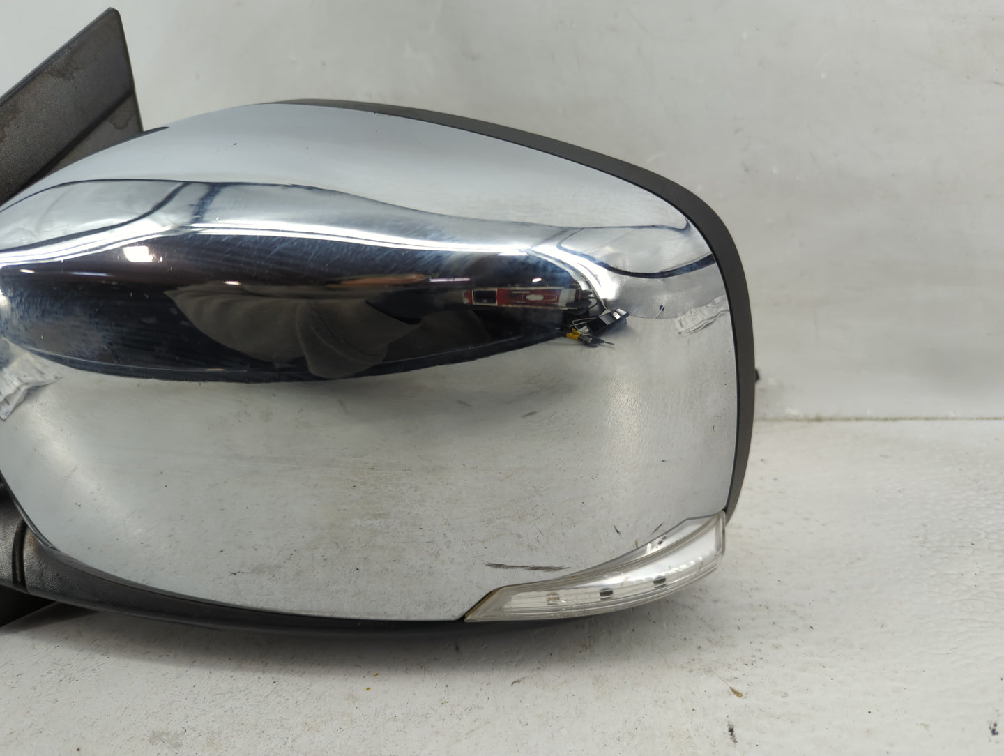 2010-2016 Chrysler Town & Country Driver Side View Mirror - Left Door Mirror OEM Used - Oemusedautoparts1.com