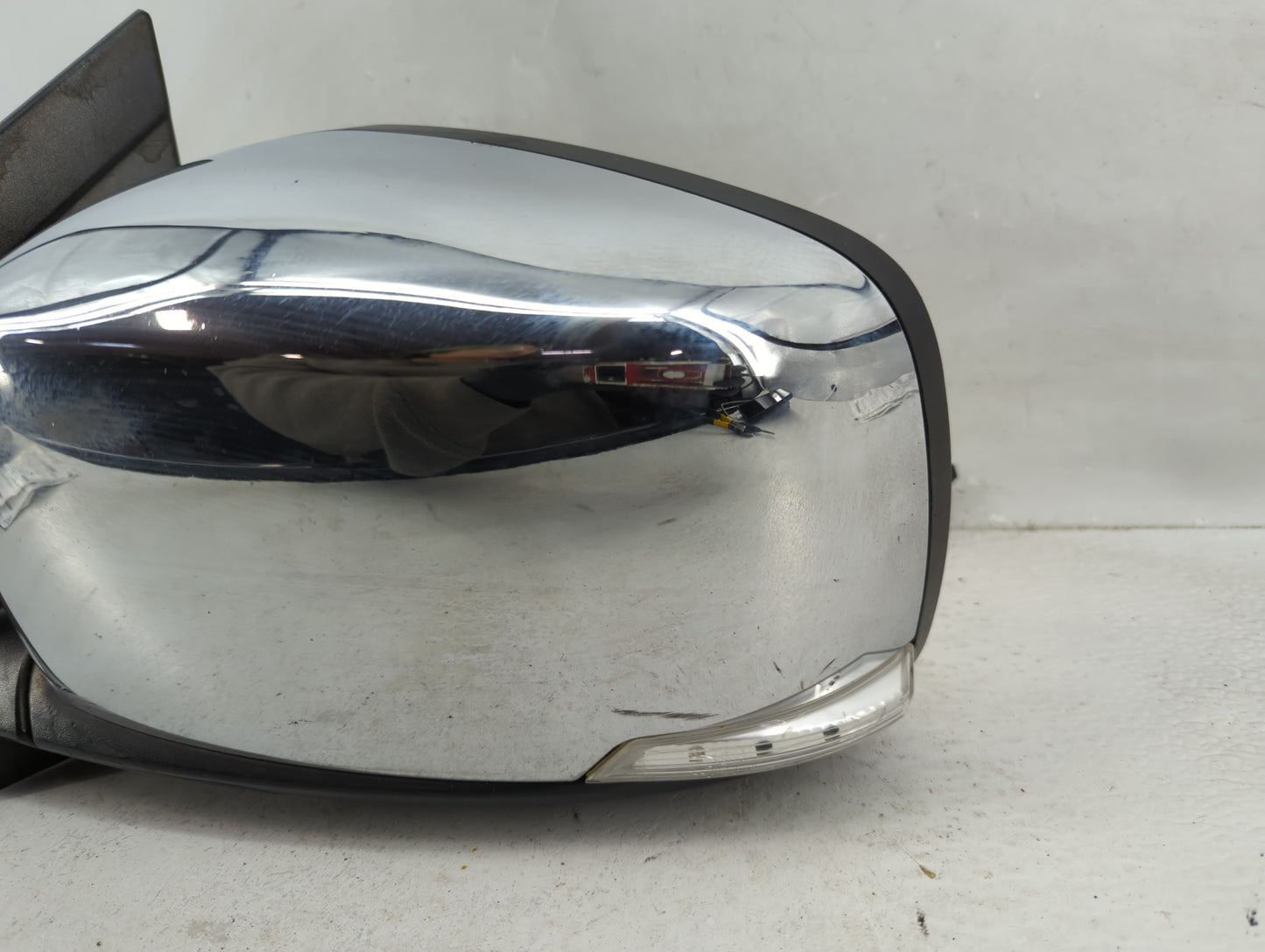2010-2016 Chrysler Town & Country Driver Side View Mirror - Left Door Mirror OEM Used - Oemusedautoparts1.com