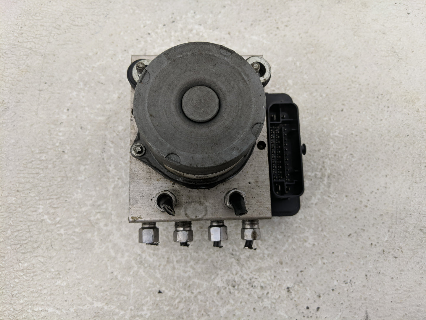 2014 Chrysler Town & Country ABS Pump Control Module Replacement P/N:68183803AC P68183803AC Fits OEM Used Auto Parts - Oemus