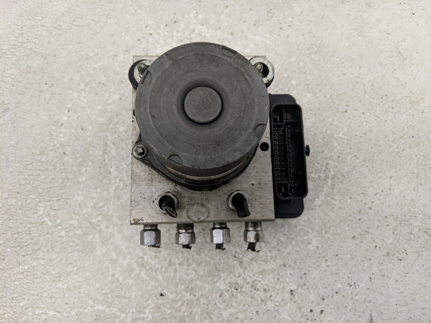 2014 Chrysler Town & Country ABS Pump Control Module Replacement P/N:68183803AC P68183803AC Fits OEM Used Auto Parts - Oemus