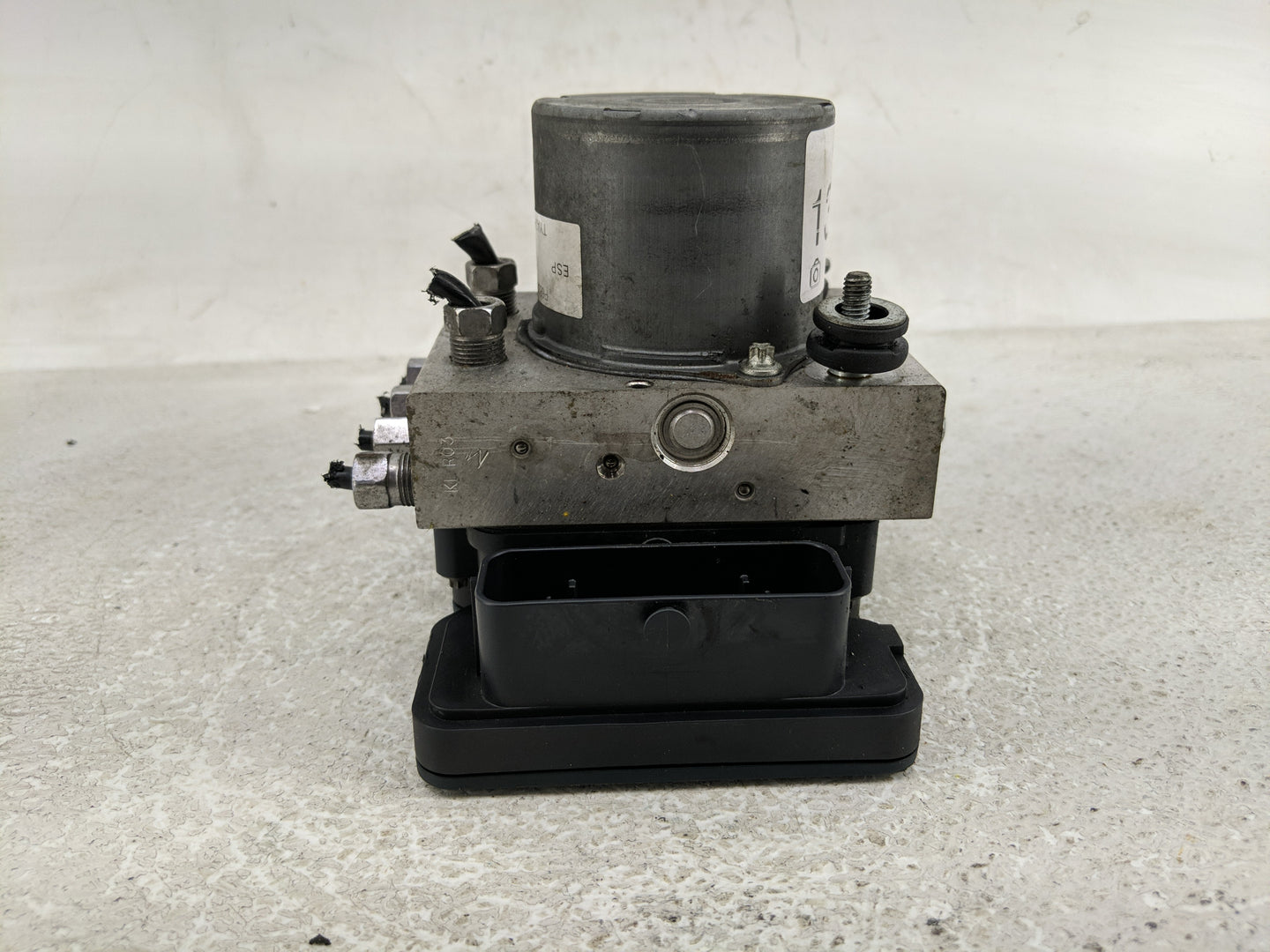 2014 Chrysler Town & Country ABS Pump Control Module Replacement P/N:68183803AC P68183803AC Fits OEM Used Auto Parts - Oemus