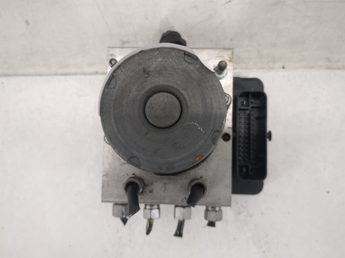 2014 Chrysler Town & Country ABS Pump Control Module Replacement P/N:68183803AC P68183803AC Fits OEM Used Auto Parts - Oemus