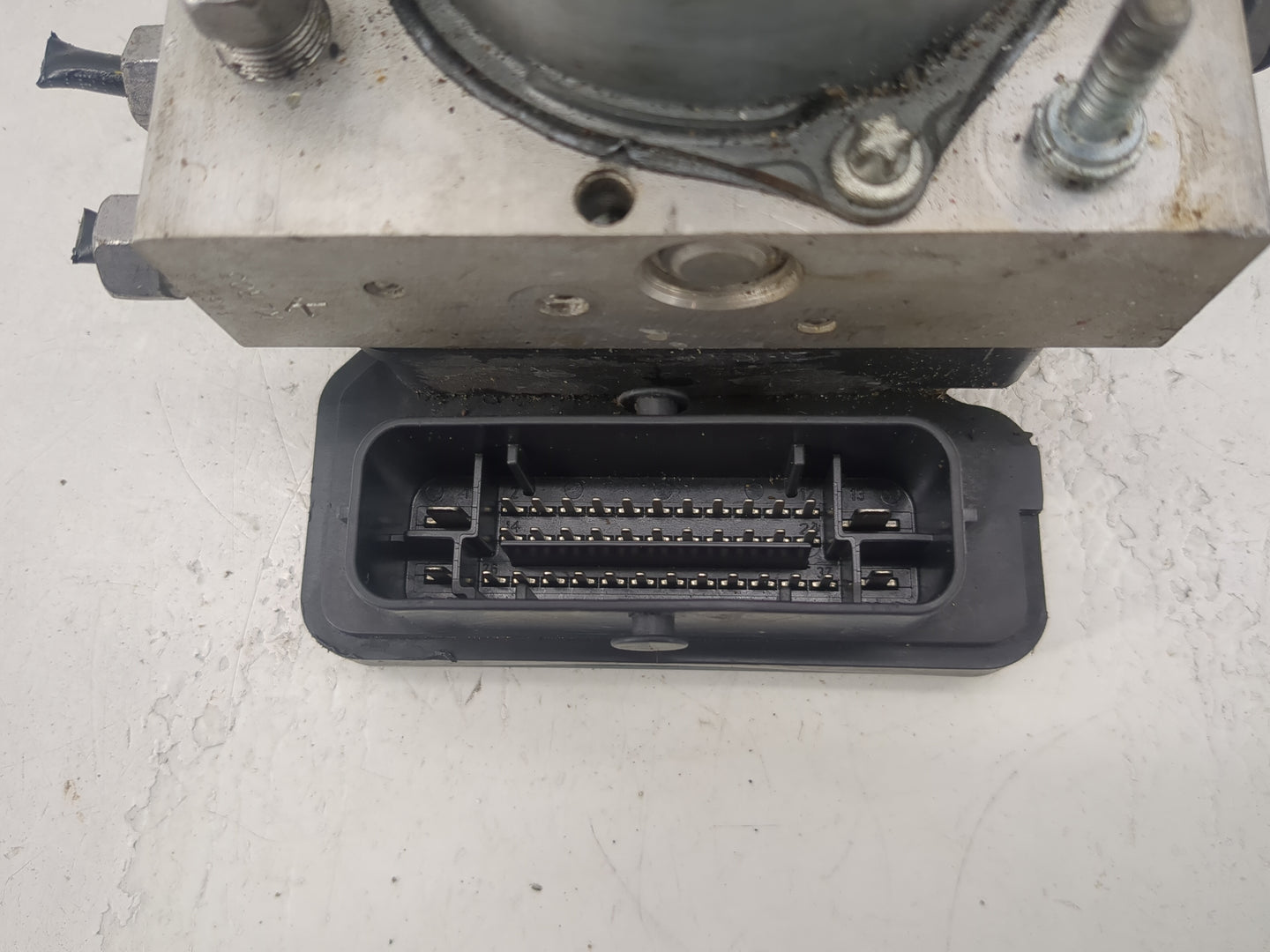 2014 Chrysler Town & Country ABS Pump Control Module Replacement P/N:68183803AC P68183803AC Fits OEM Used Auto Parts - Oemus