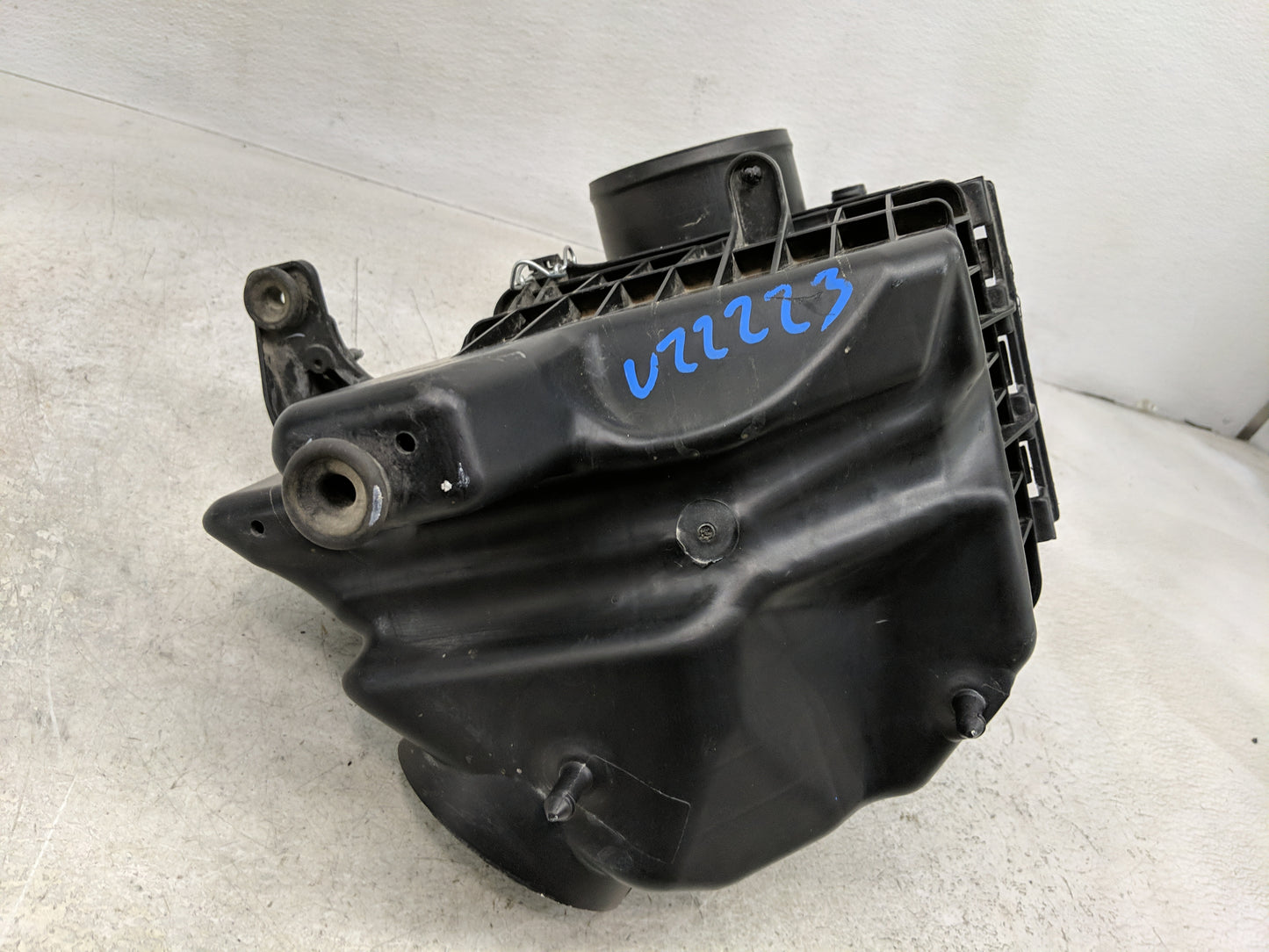 2011-2016 Chrysler Town & Country Air Cleaner Intake-duct Hose Tube - Oemusedautoparts1.com
