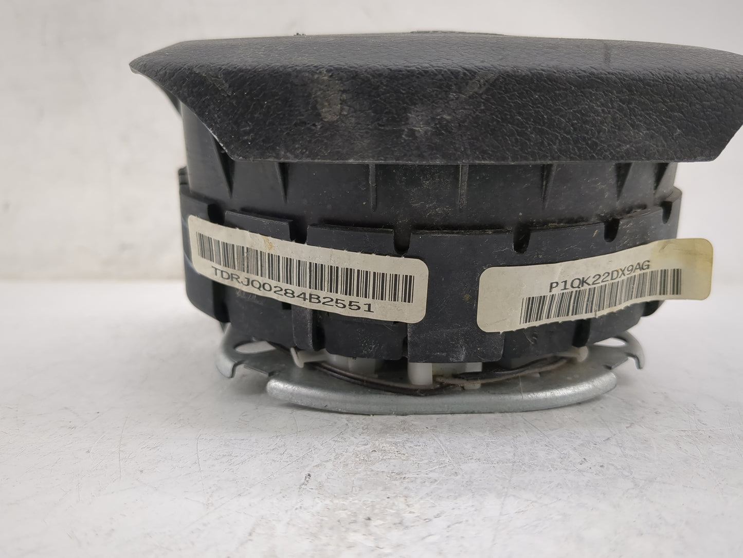 2013-2016 Chrysler Town & Country Air Bag Driver Left Steering Wheel Mounted Fits Fits 2013 2014 2015 2016 OEM Used Auto Par